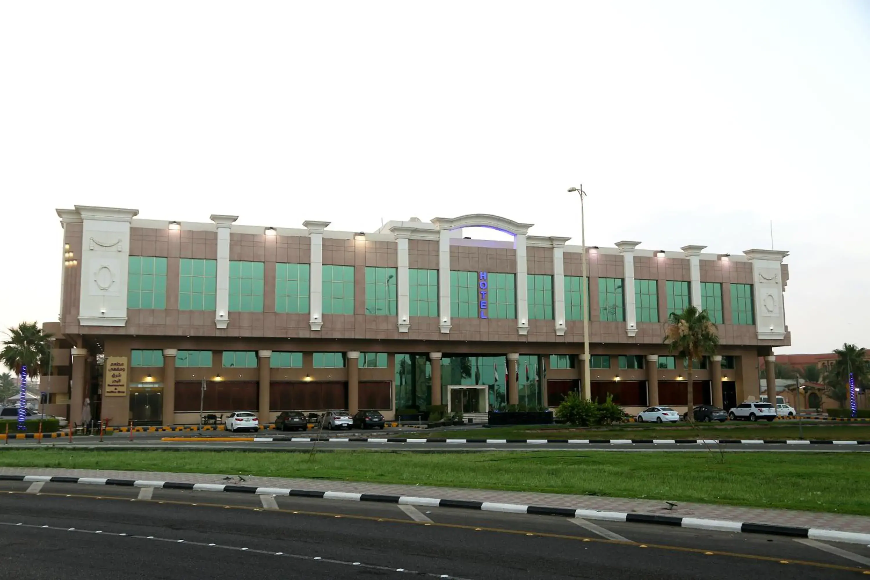 Property building in Howard Johnson Dammam Hotel Property building in Howard Johnson Dammam Hotel