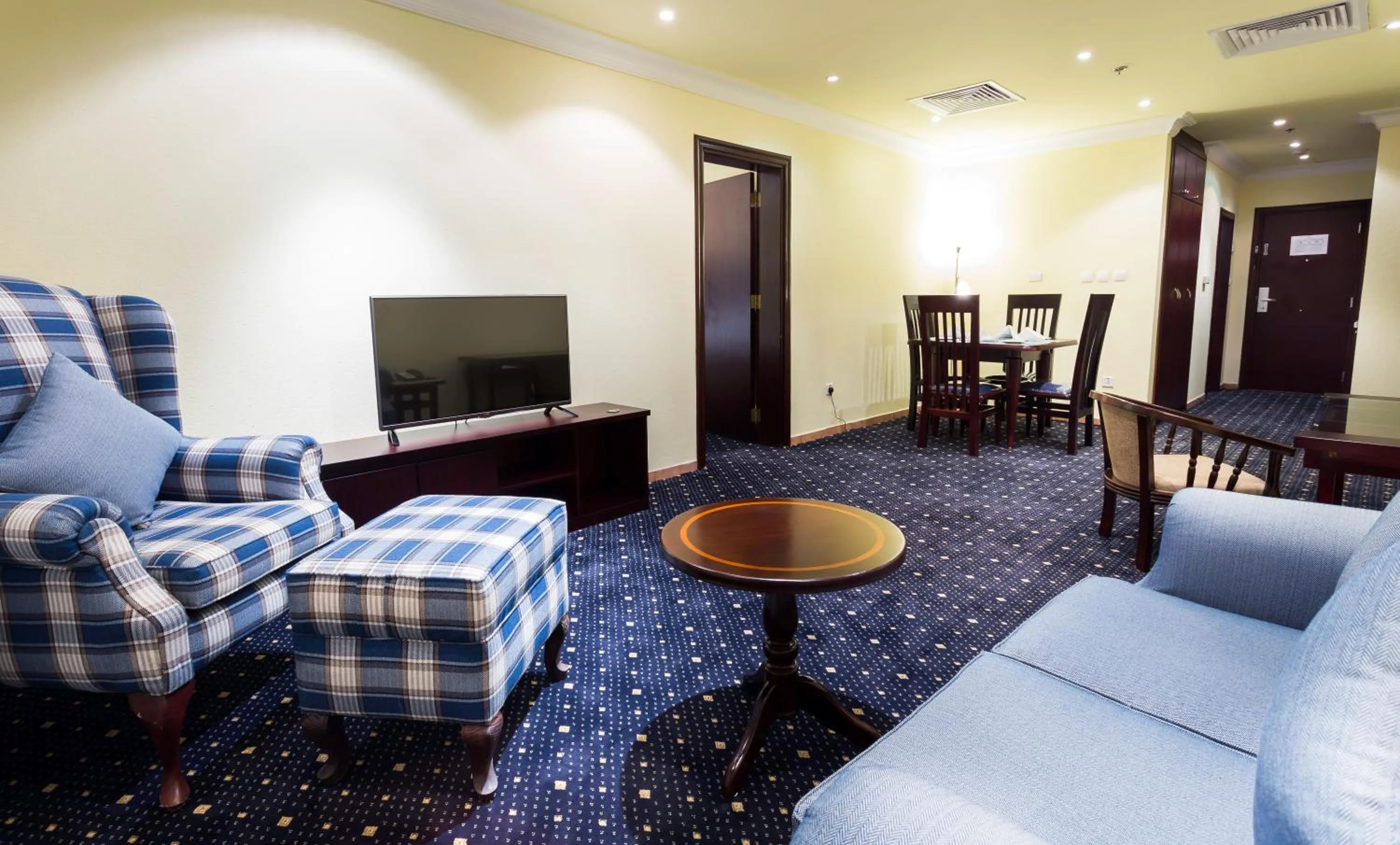 TV and multimedia in Howard Johnson Dammam Hotel