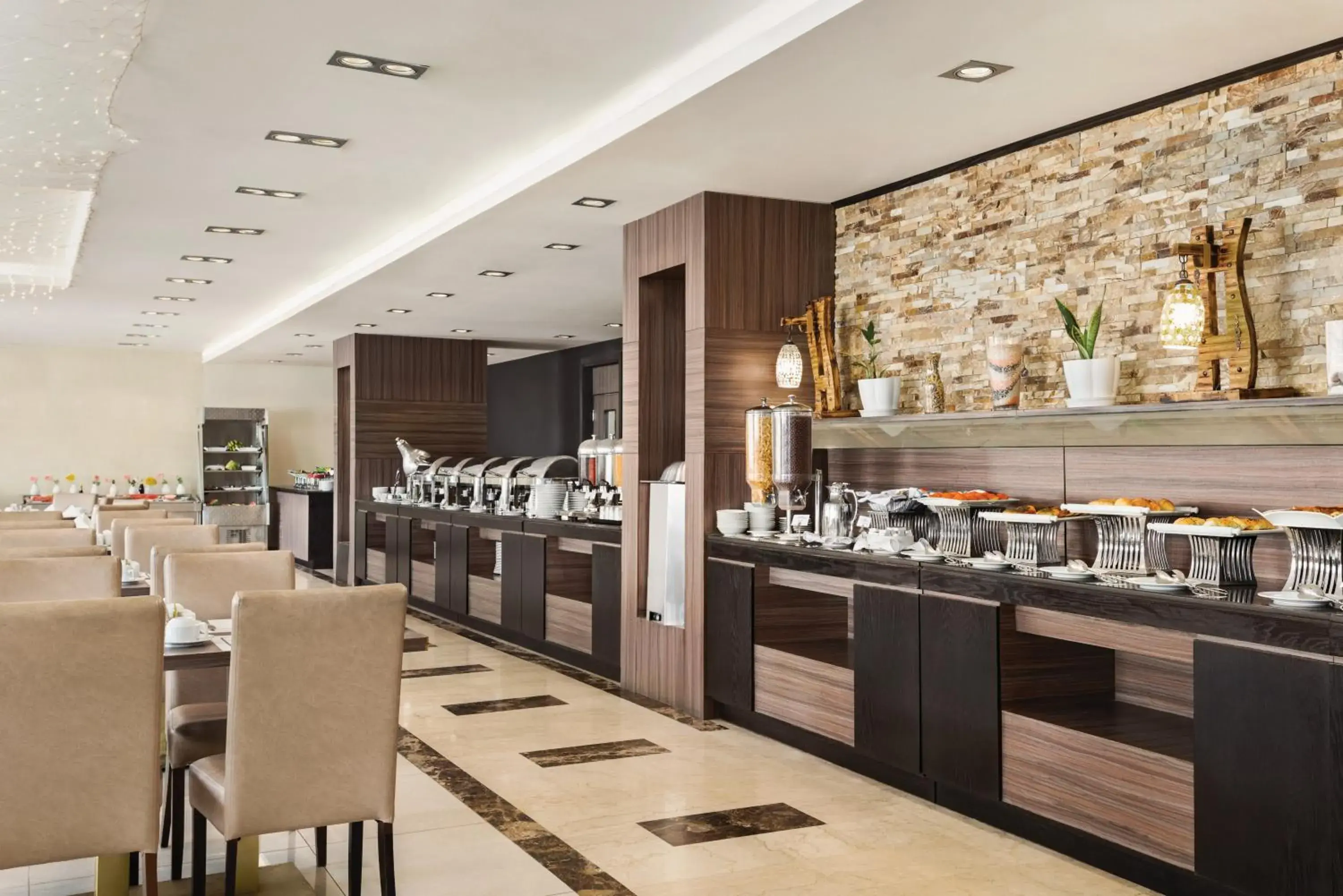 Restaurant/places to eat in Howard Johnson Dammam Hotel Restaurant/places to eat in Howard Johnson Dammam Hotel