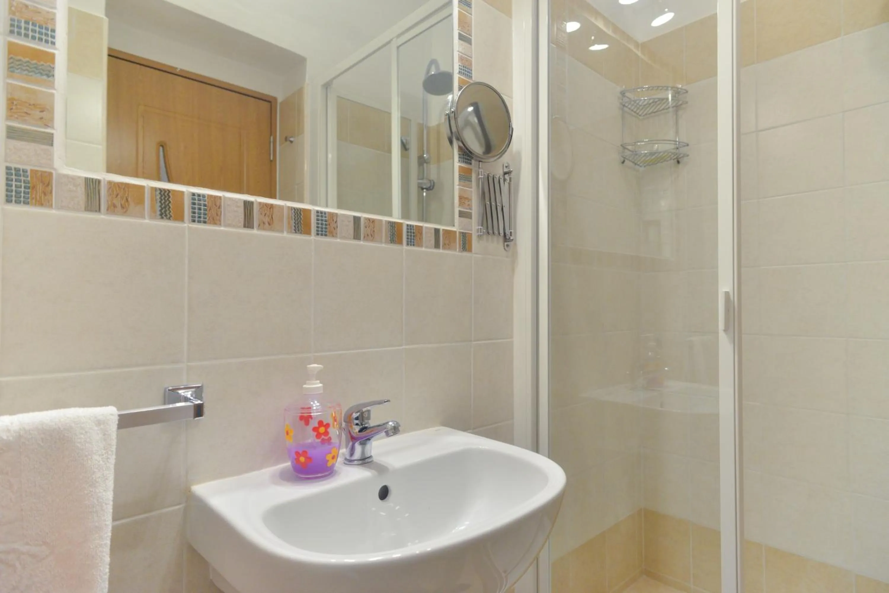 Shower in Trani B&T Rooms