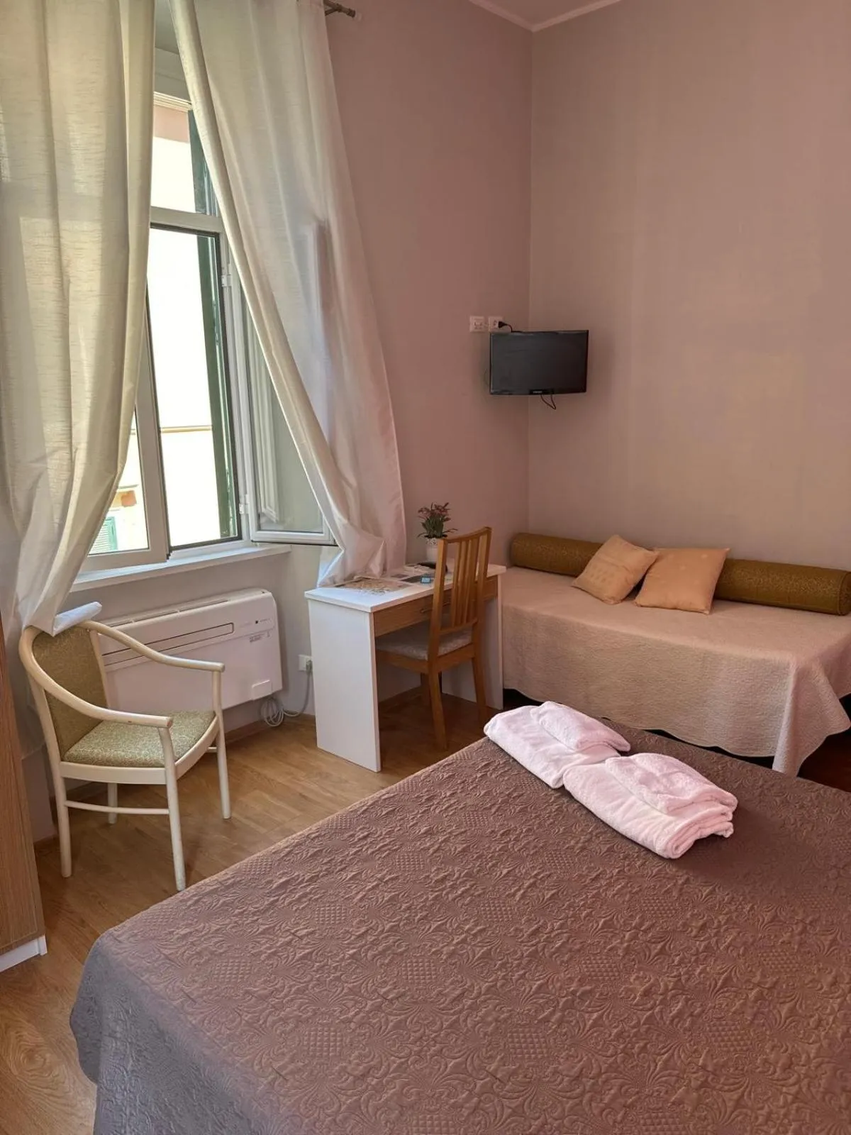 Photo of the whole room, Bed in Trani B&T Rooms