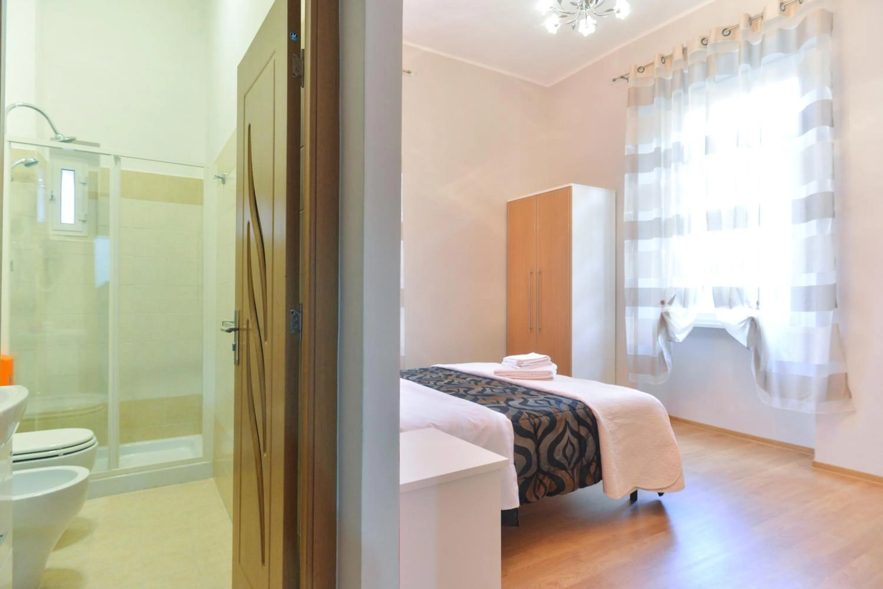Bathroom, Bed in Trani B&T Rooms