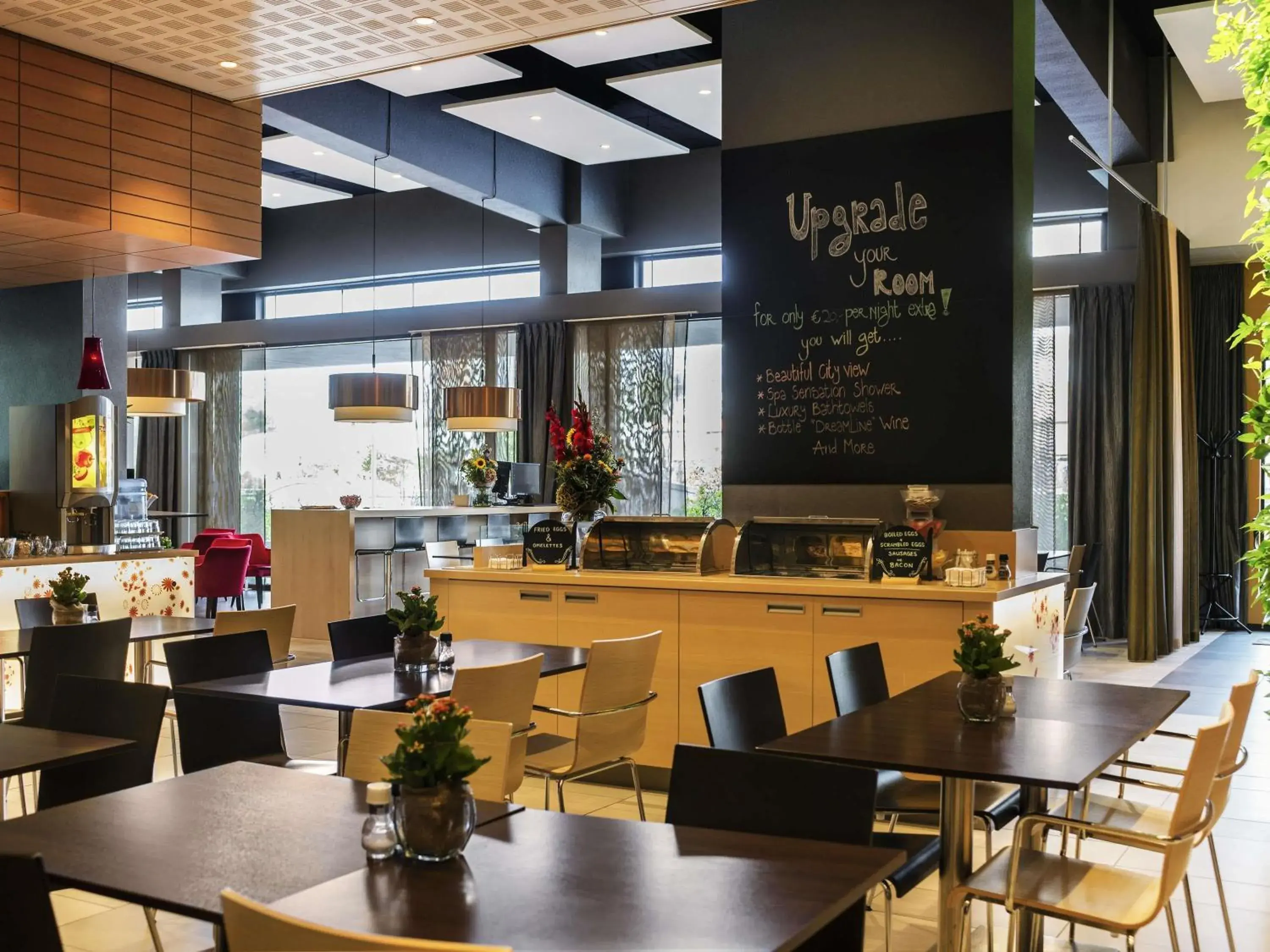 Lounge or bar in ibis Leiden Centre Lounge or bar in ibis Leiden Centre