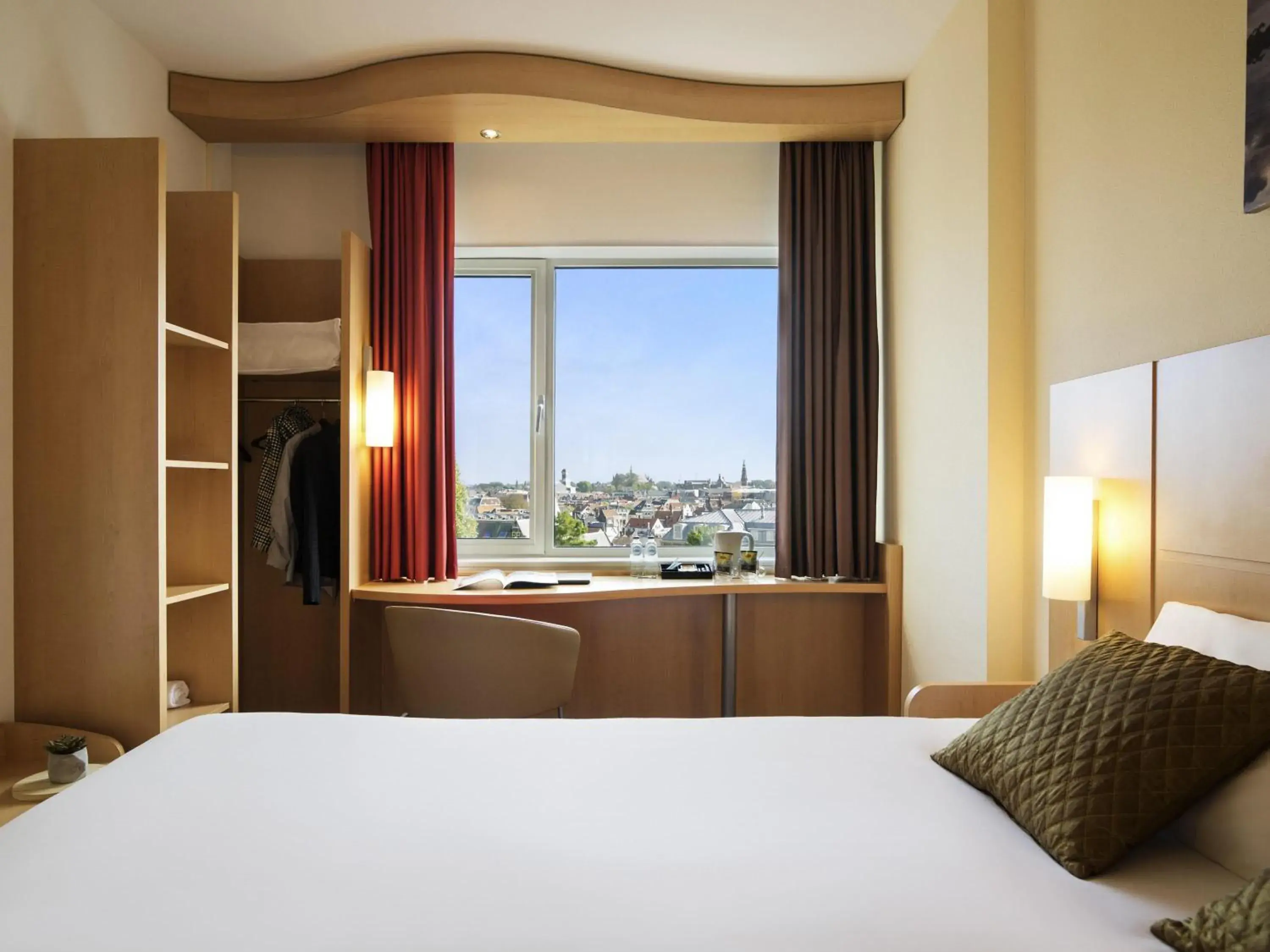 Bedroom, Bed in ibis Leiden Centre Bedroom, Bed in ibis Leiden Centre