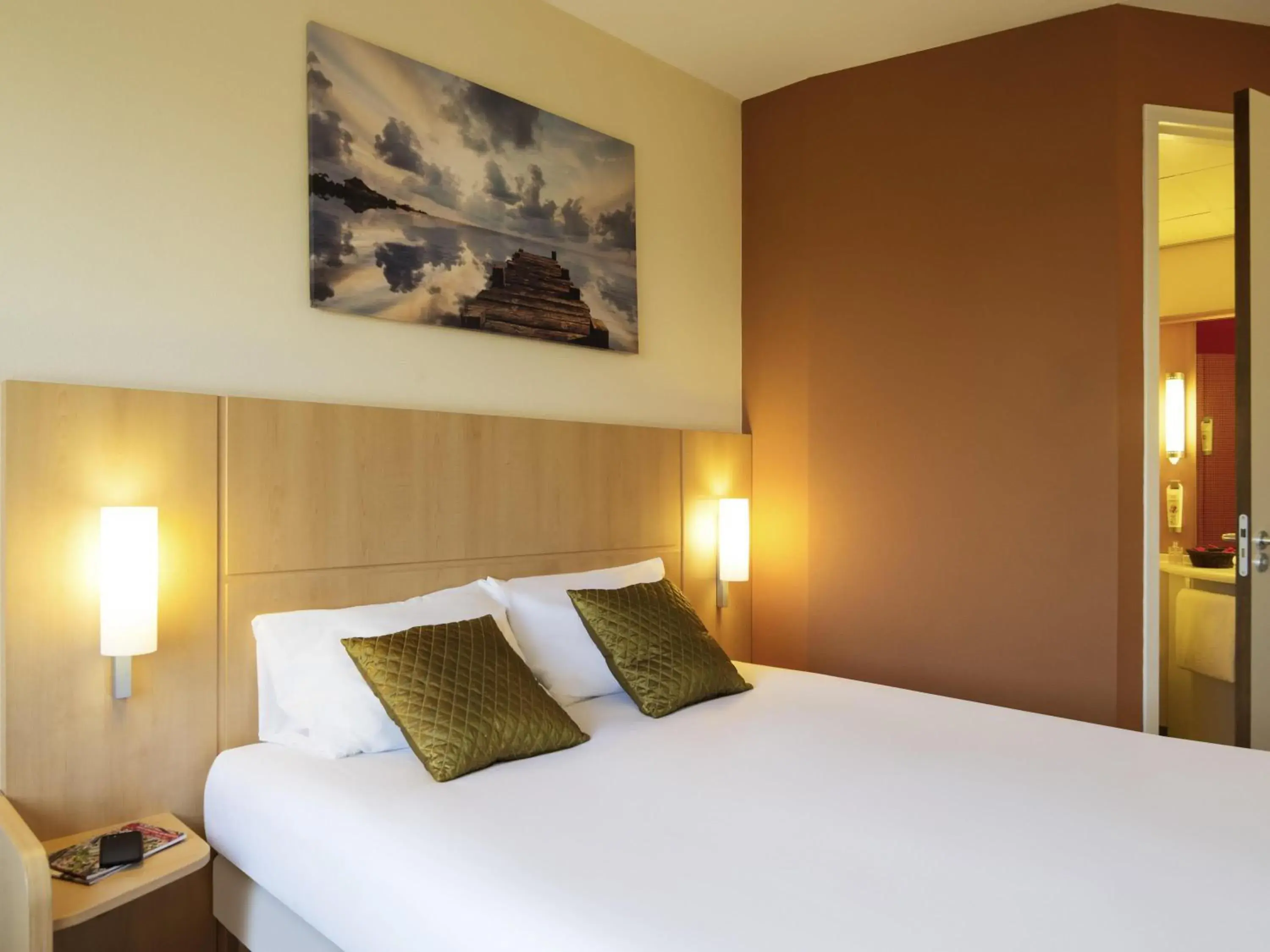 Bedroom, Bed in ibis Leiden Centre Bedroom, Bed in ibis Leiden Centre