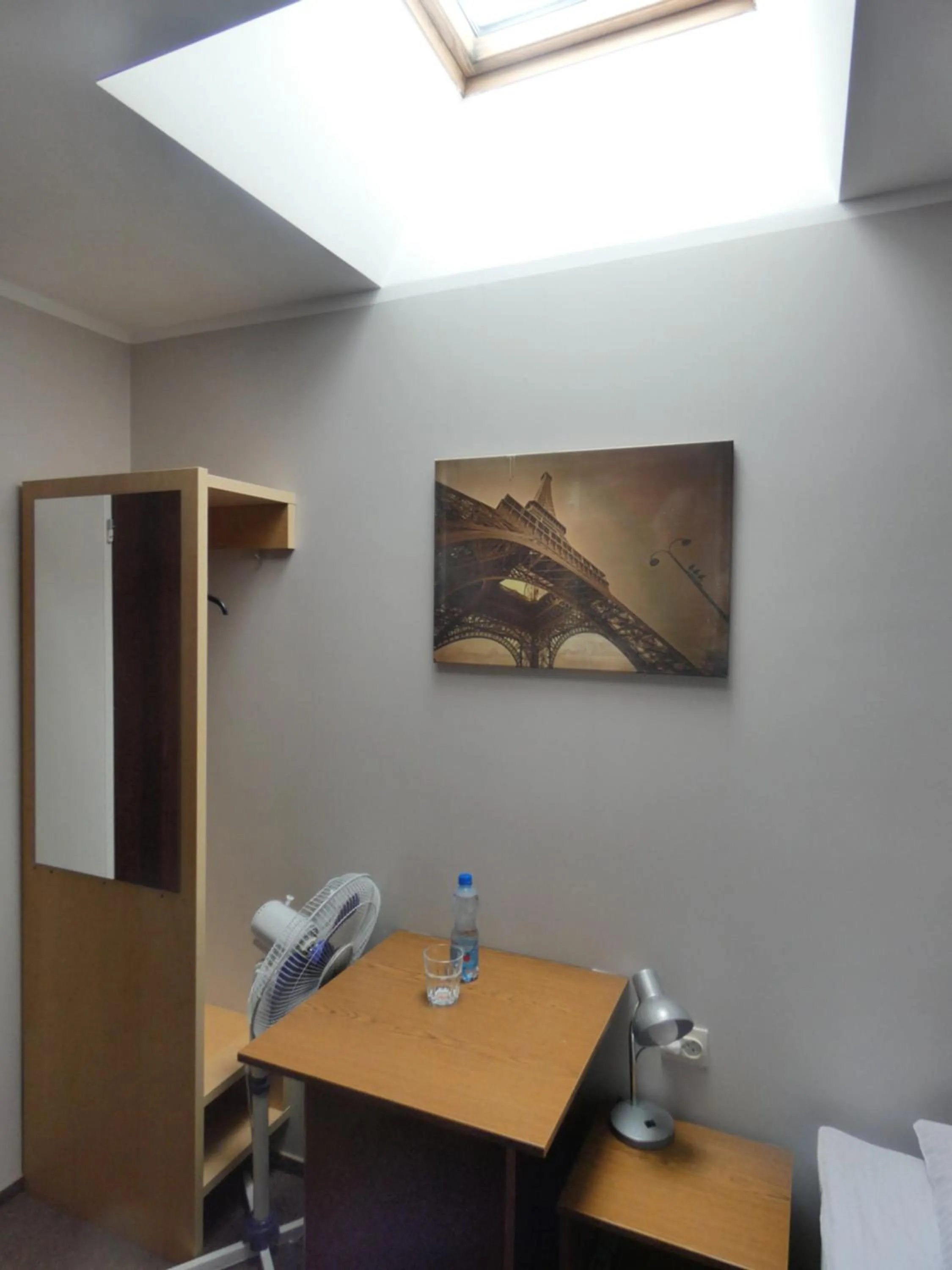 Photo of the whole room in Astral