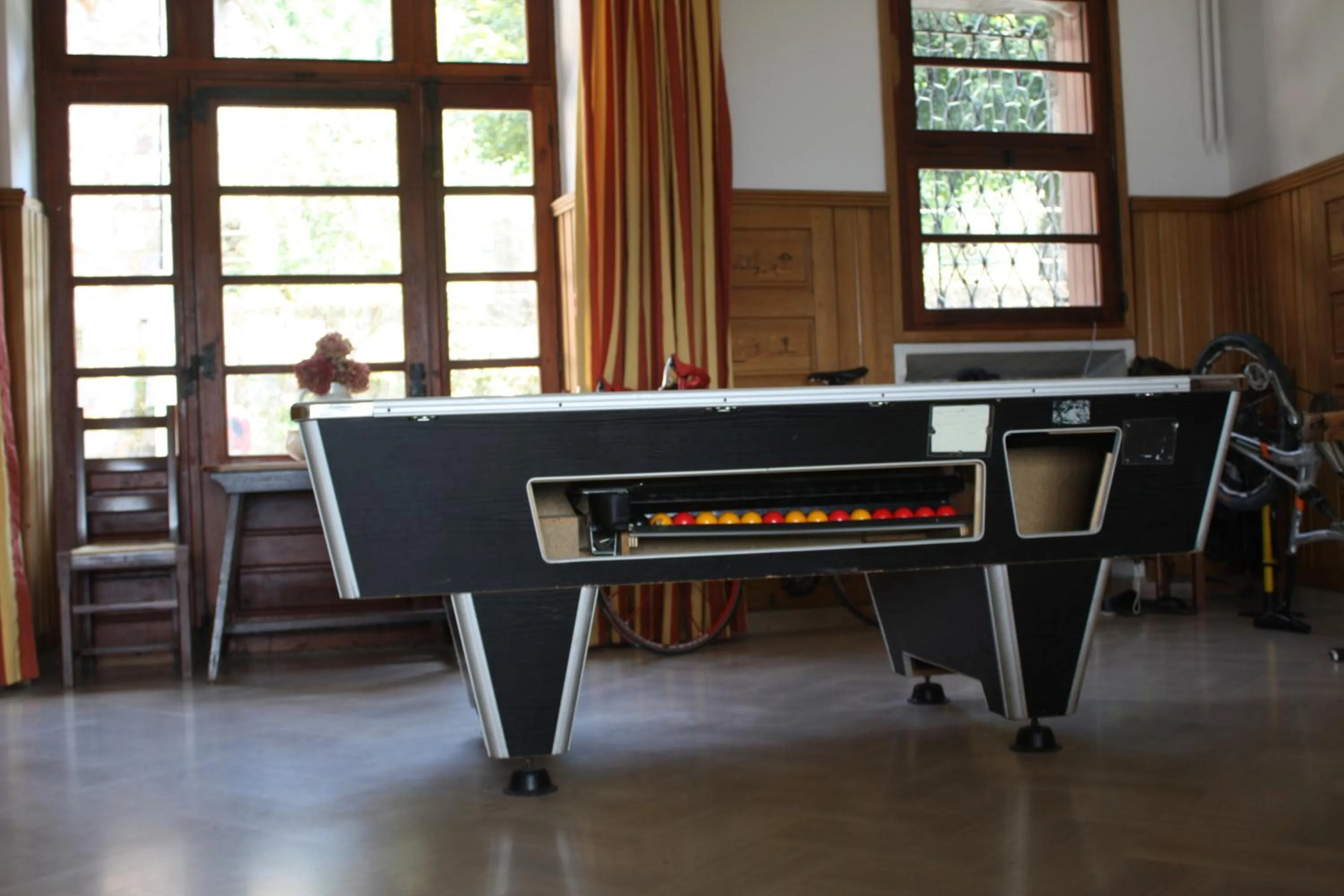 Library in Hôtel de Valdeblore