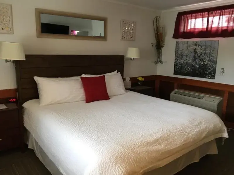 Bed in Atlantic Coast Inn Bed in Atlantic Coast Inn