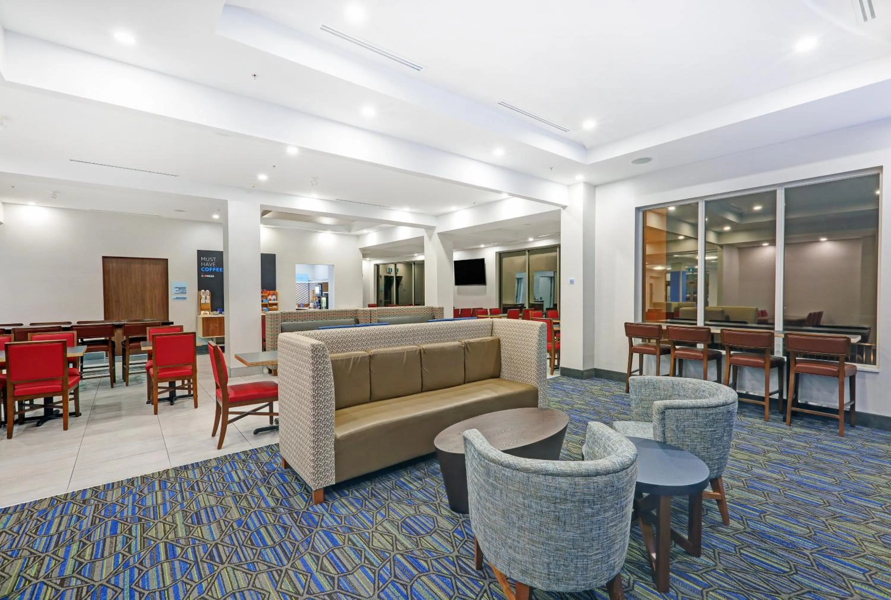 Property building in Holiday Inn Express & Suites - Woodstock, ON CANADA