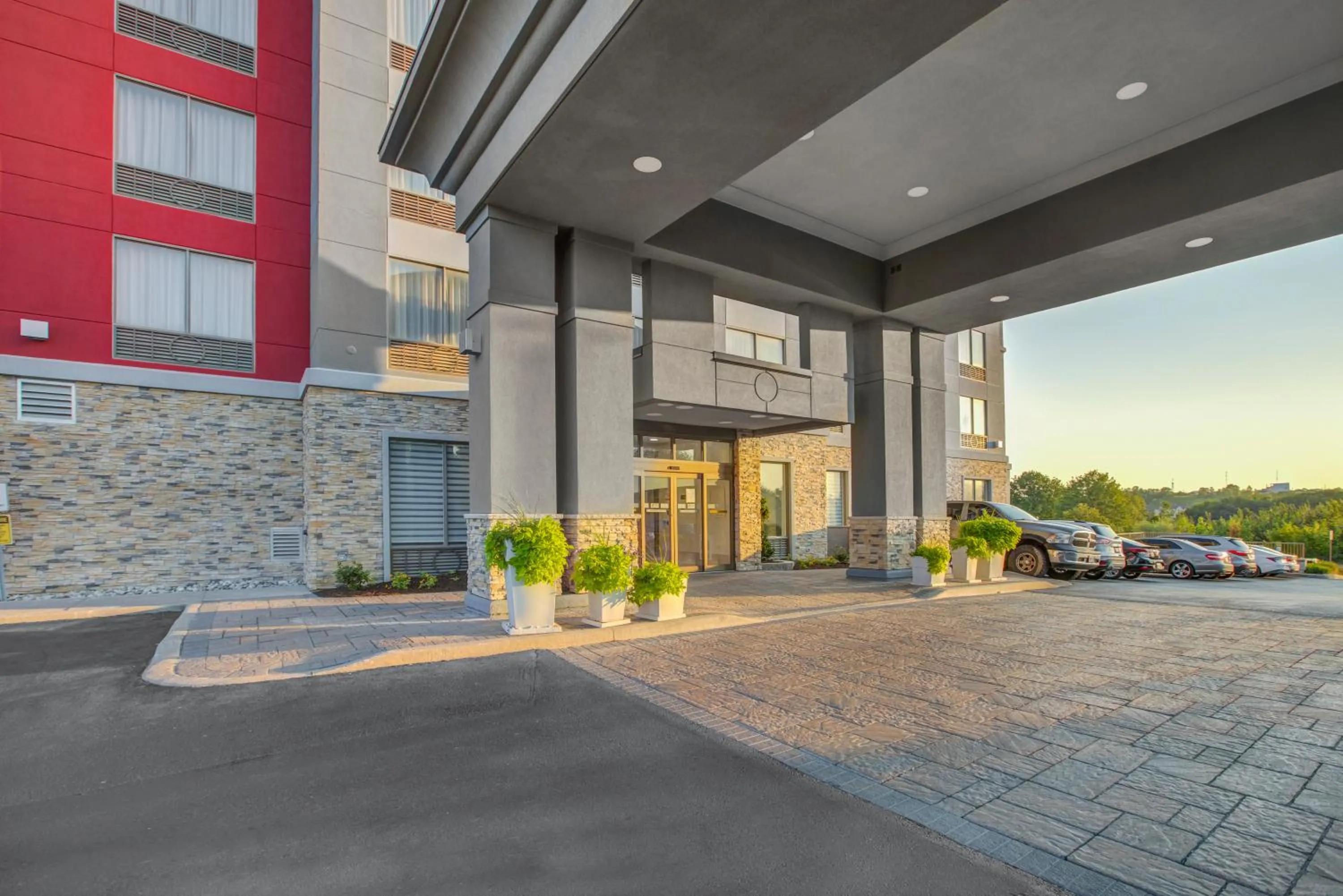 Property building in Holiday Inn Express & Suites - Woodstock, ON CANADA