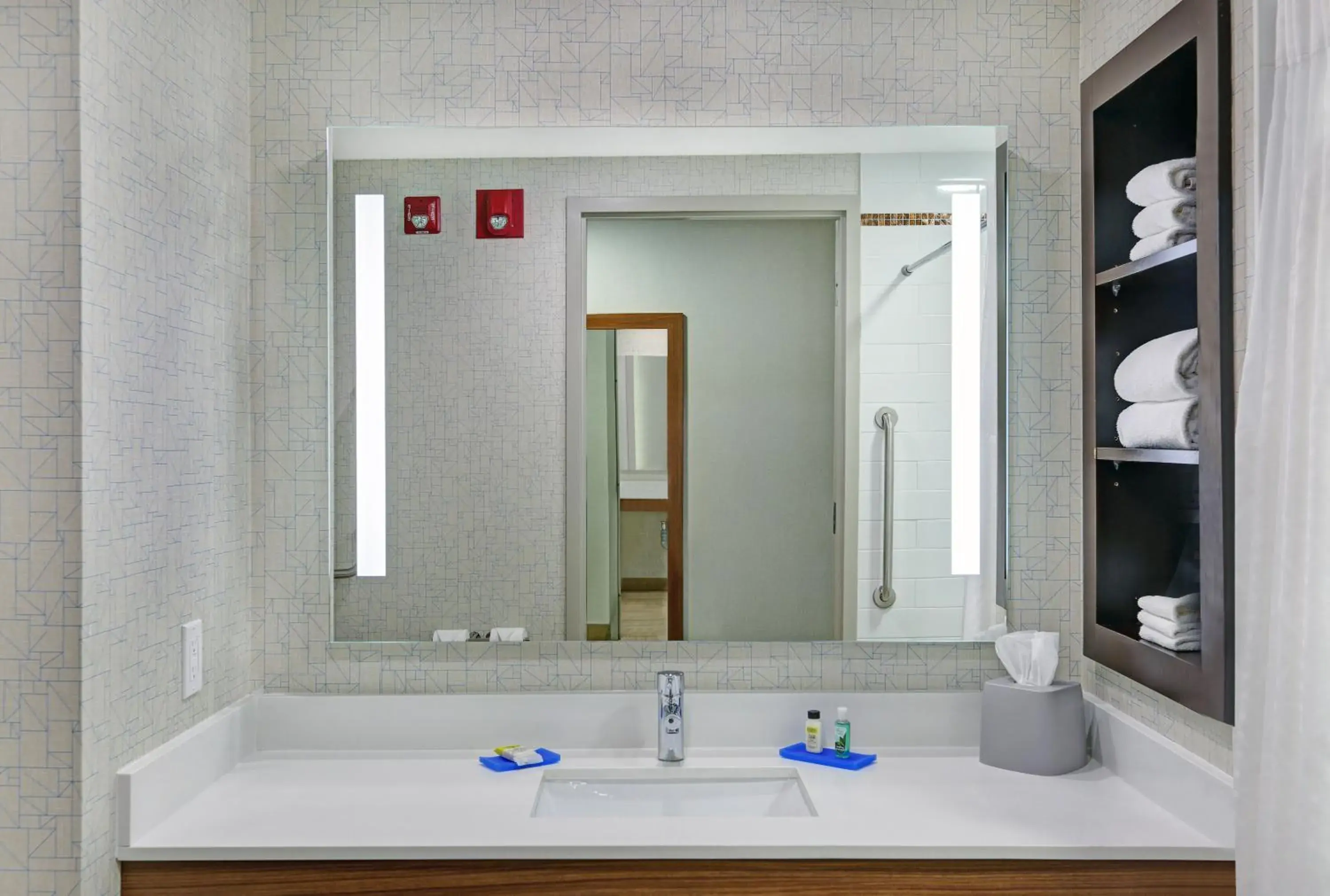 King Suite with Mobility Accessible Roll-In Shower in Holiday Inn Express & Suites - Woodstock, ON CANADA King Suite with Mobility Accessible Roll-In Shower in Holiday Inn Express & Suites - Woodstock, ON CANADA
