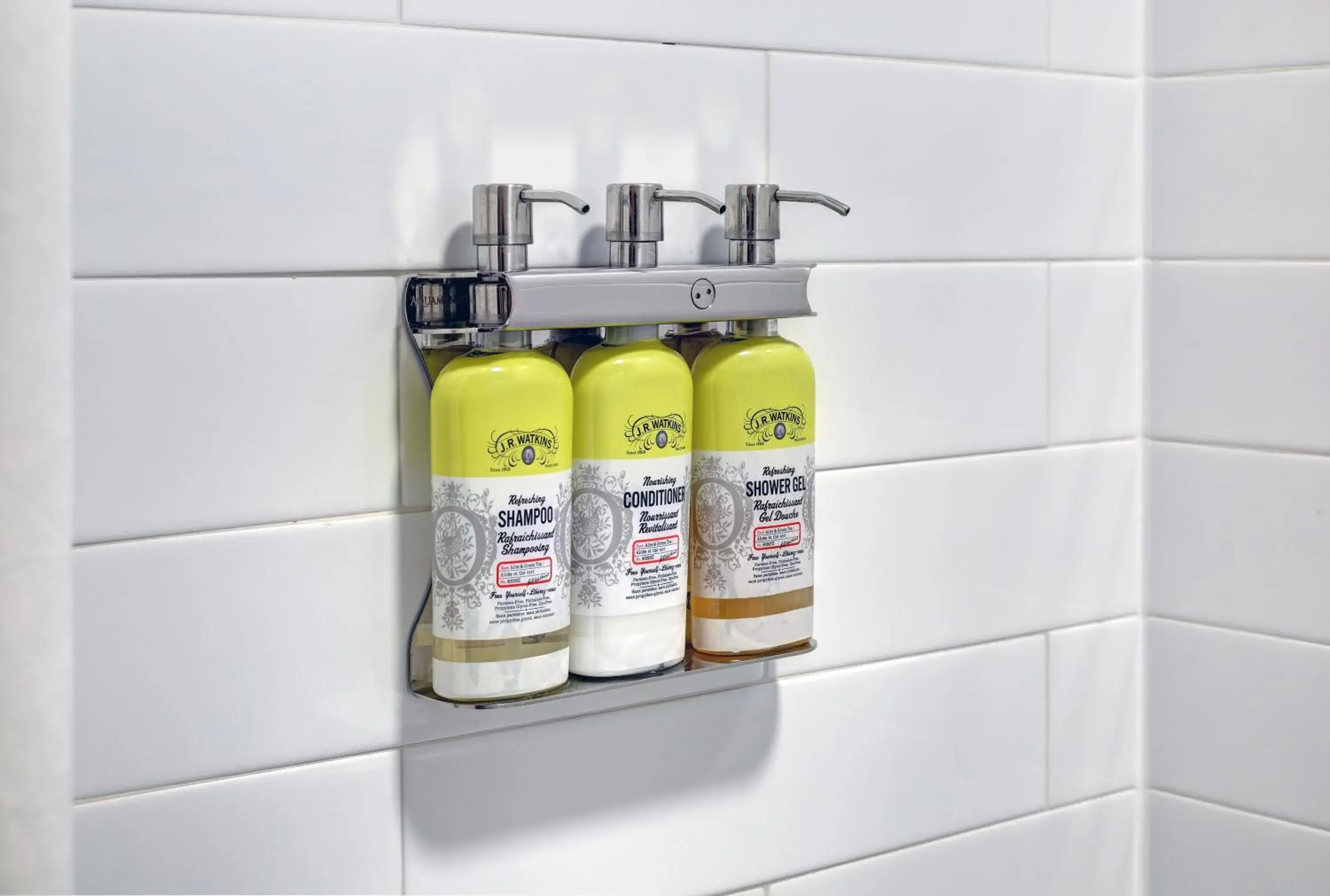 Standard King Room with Mobility Accessible Roll-In Shower in Holiday Inn Express & Suites - Woodstock, ON CANADA Standard King Room with Mobility Accessible Roll-In Shower in Holiday Inn Express & Suites - Woodstock, ON CANADA