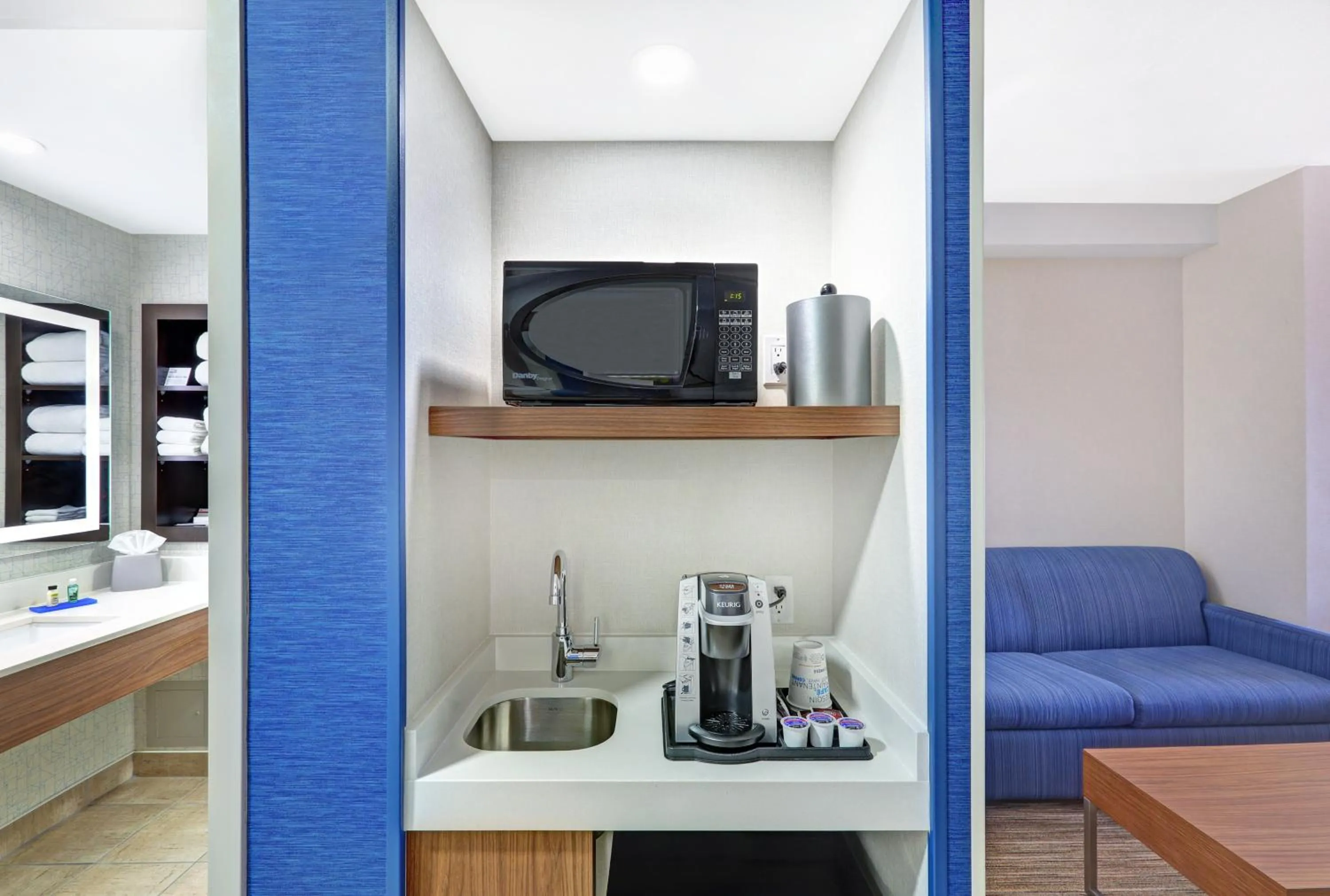 Photo of the whole room in Holiday Inn Express & Suites - Woodstock, ON CANADA