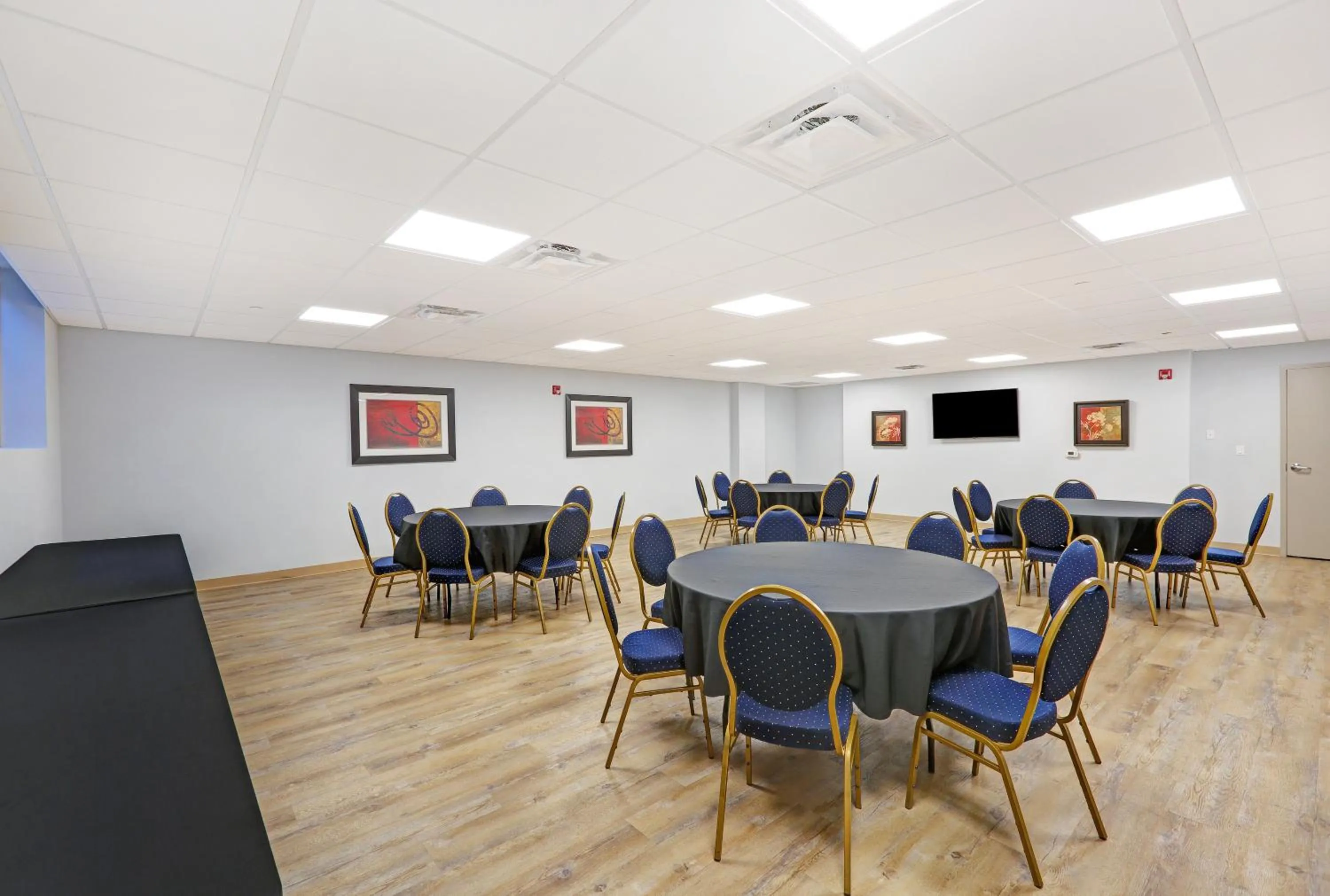 Meeting/conference room in Holiday Inn Express & Suites - Woodstock, ON CANADA