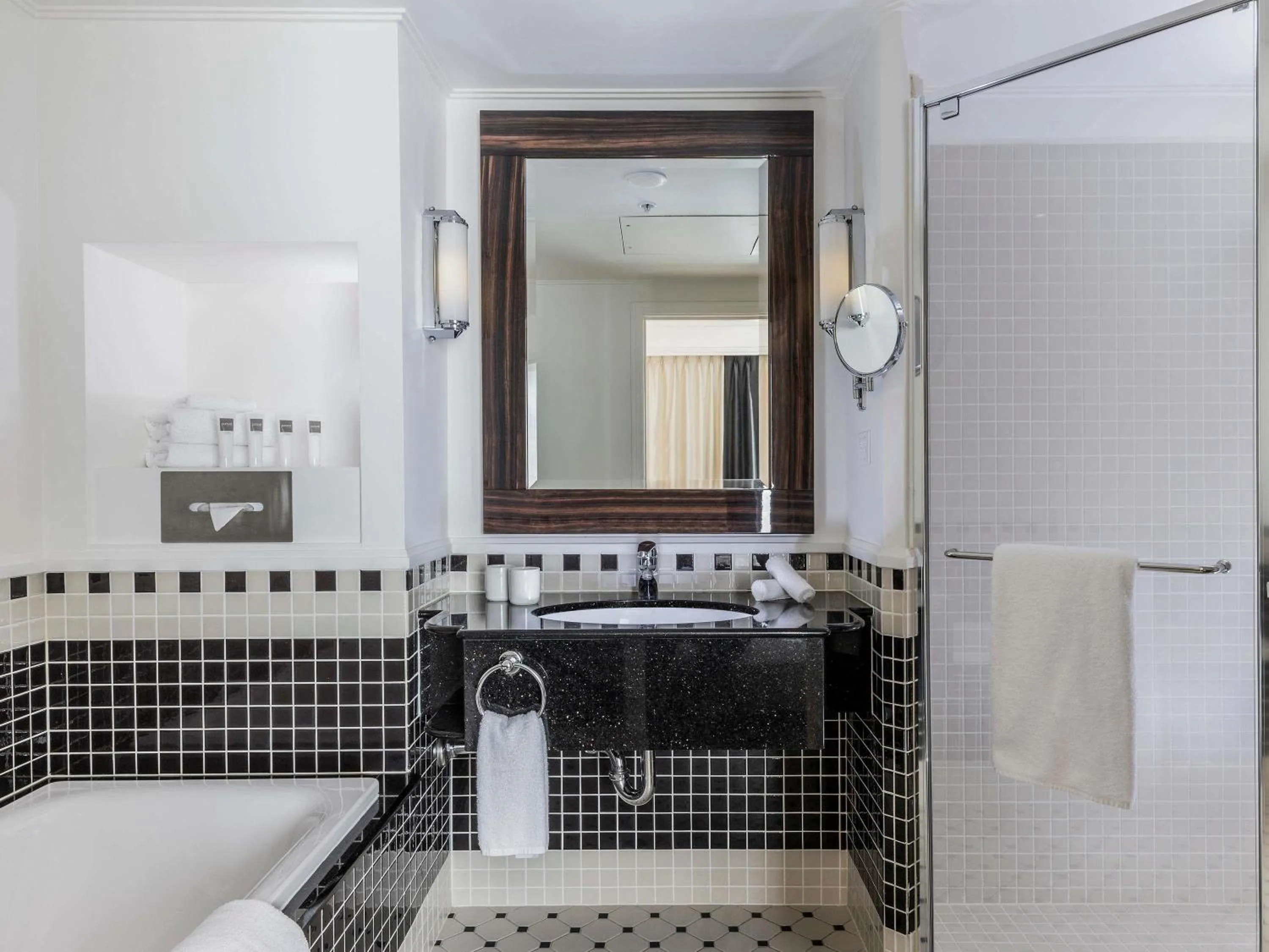 Bedroom in Swissotel Sydney