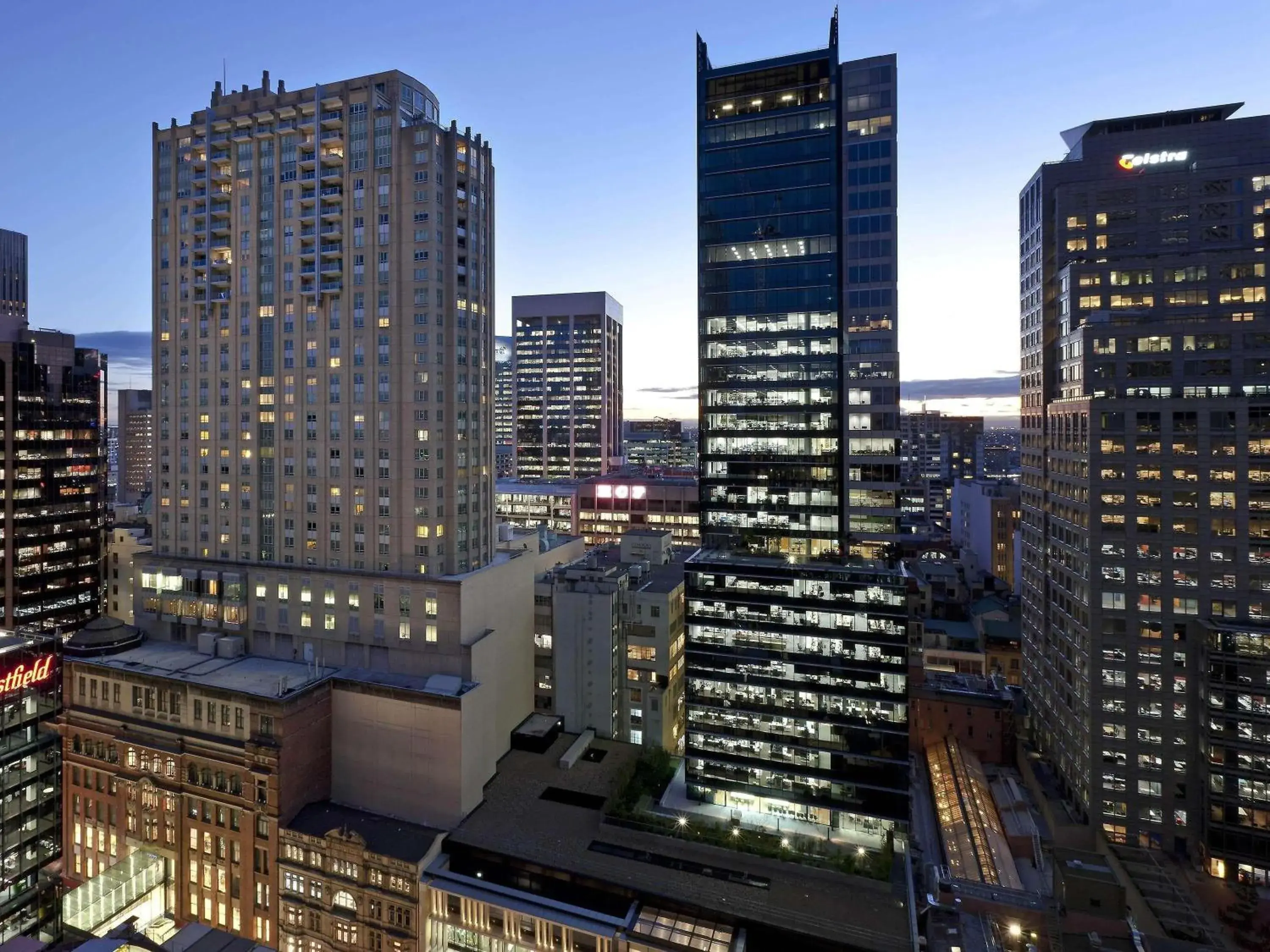 Property building in Swissotel Sydney Property building in Swissotel Sydney