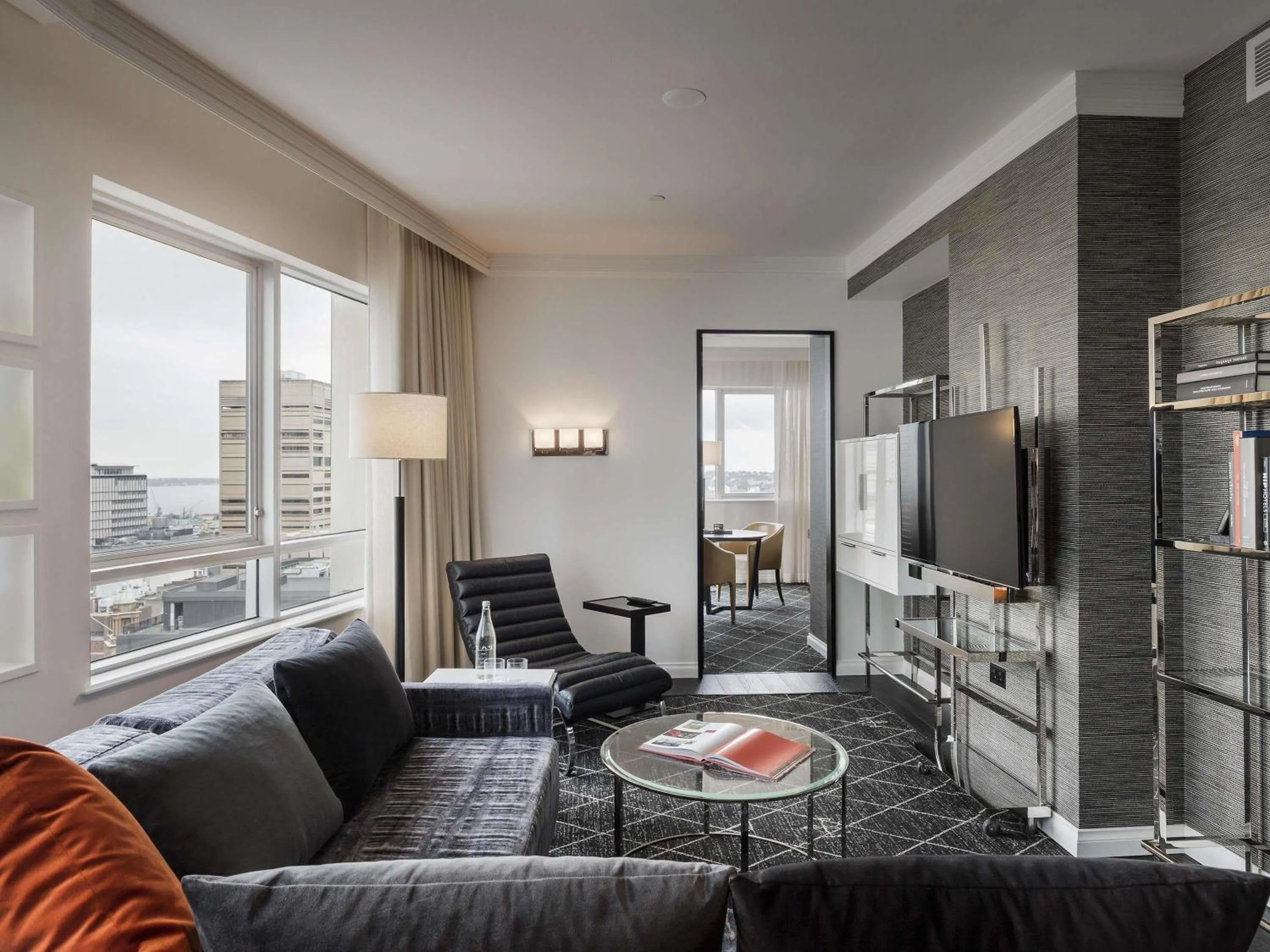 Photo of the whole room in Swissotel Sydney