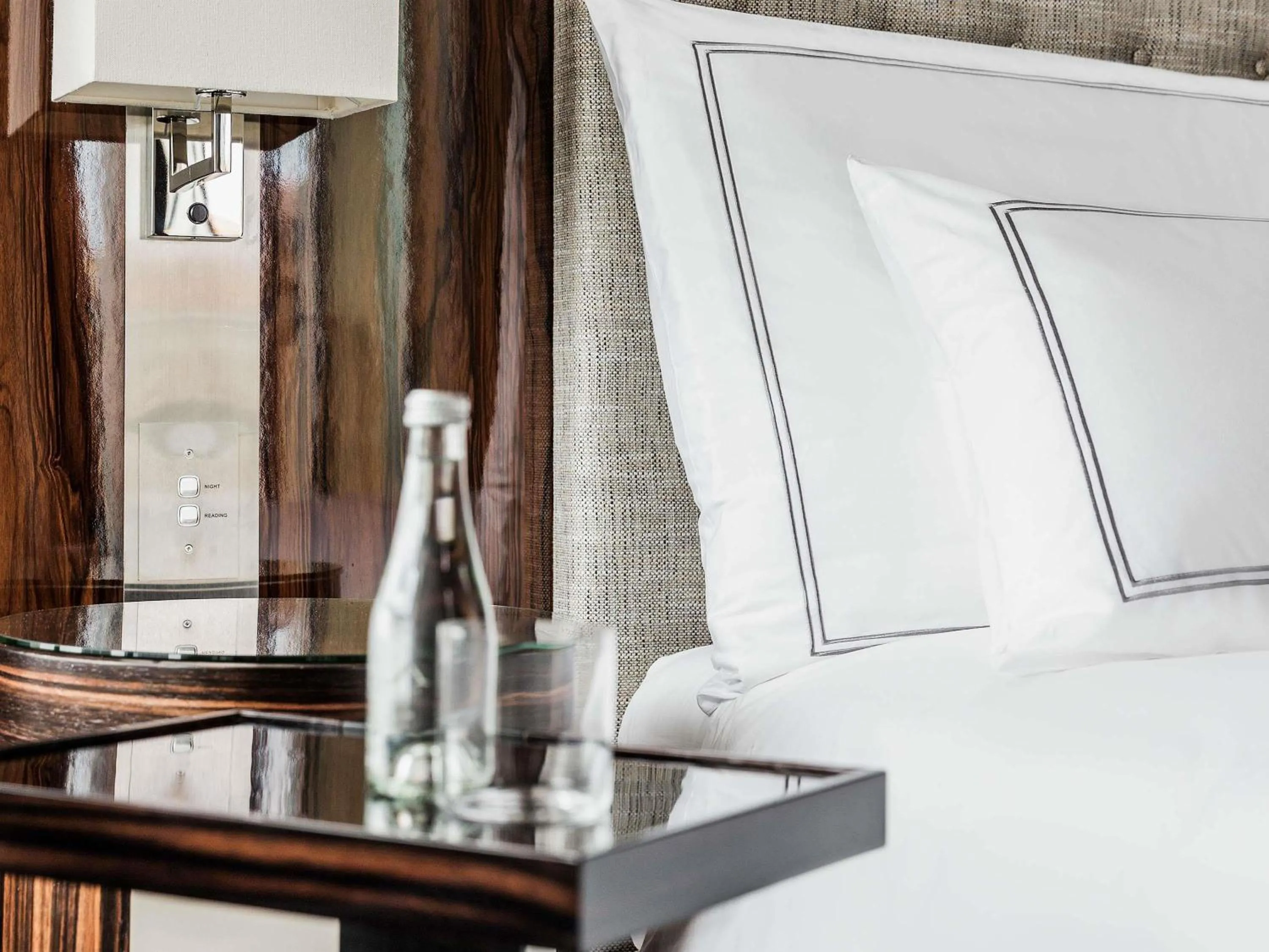 Photo of the whole room in Swissotel Sydney