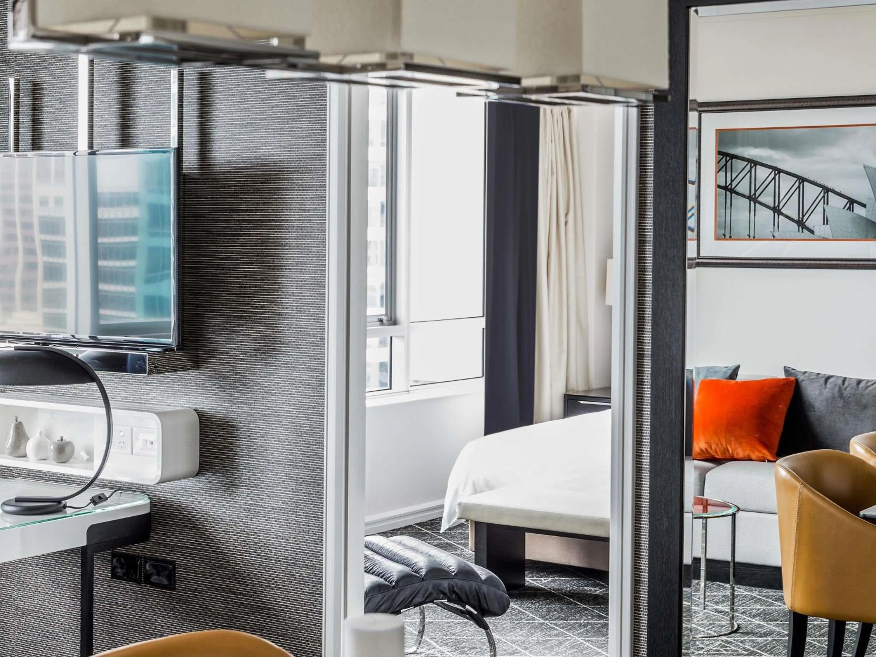 Photo of the whole room in Swissotel Sydney