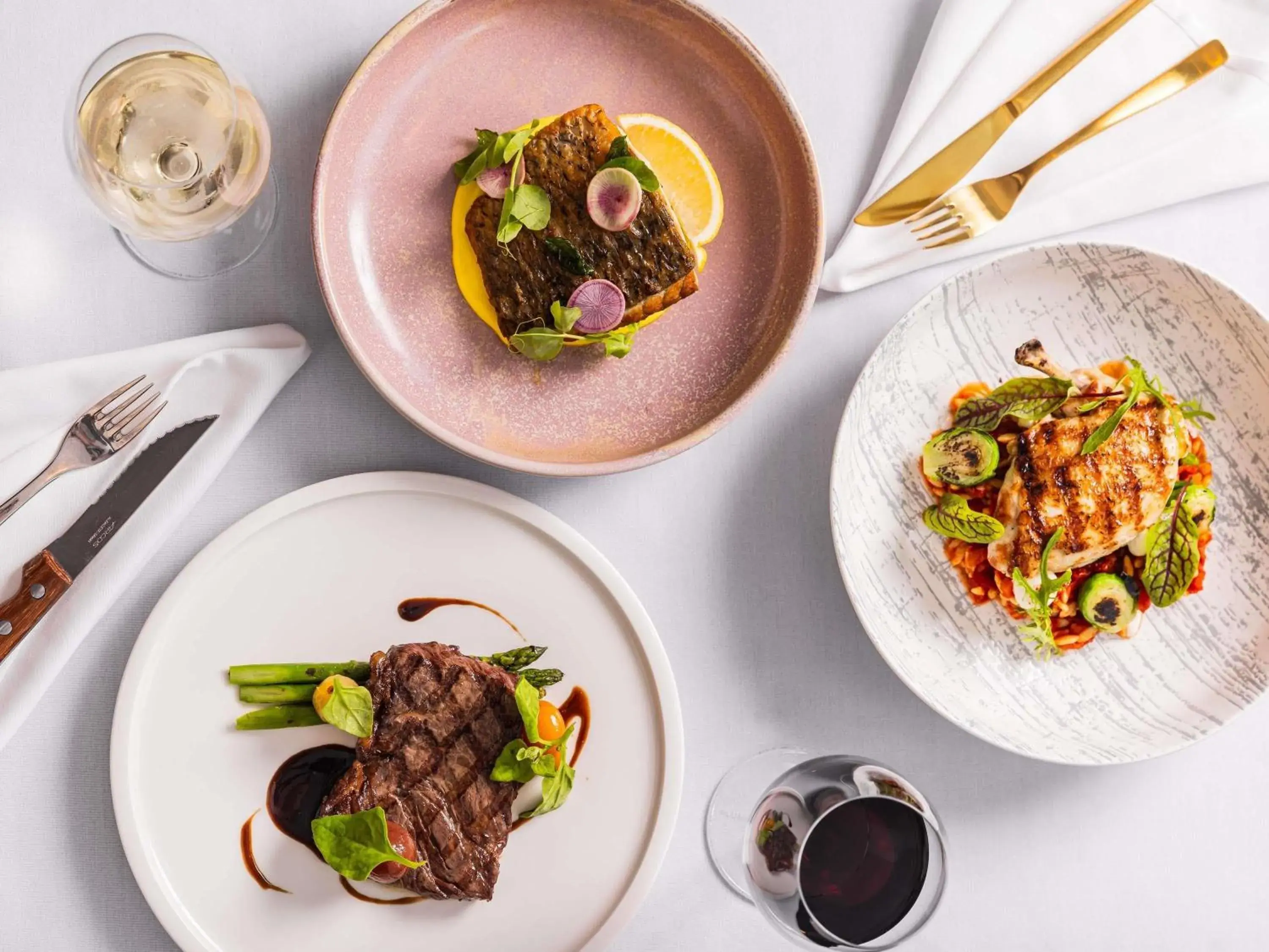 Property building in Swissotel Sydney Property building in Swissotel Sydney