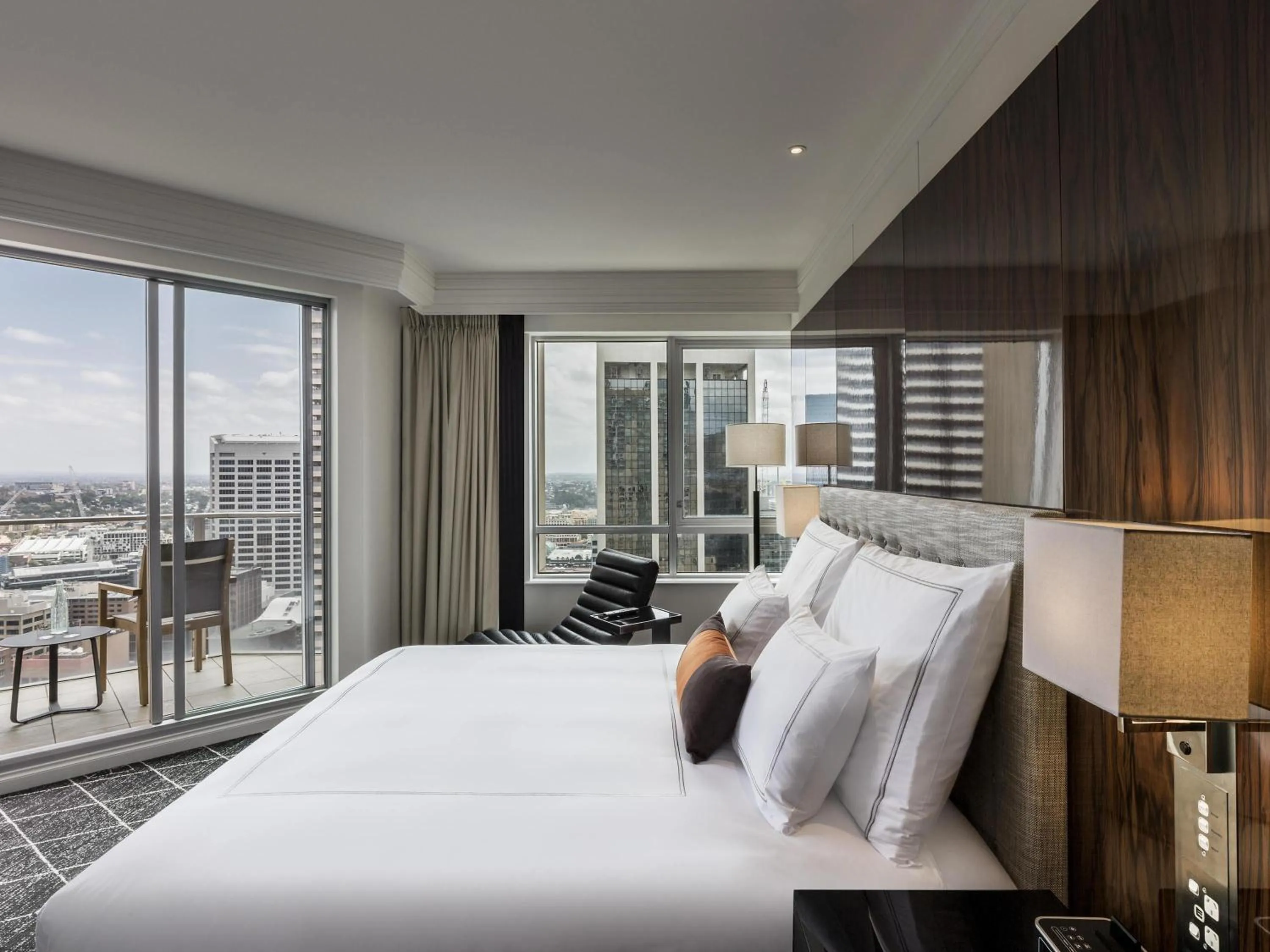 Bedroom, Bed in Swissotel Sydney