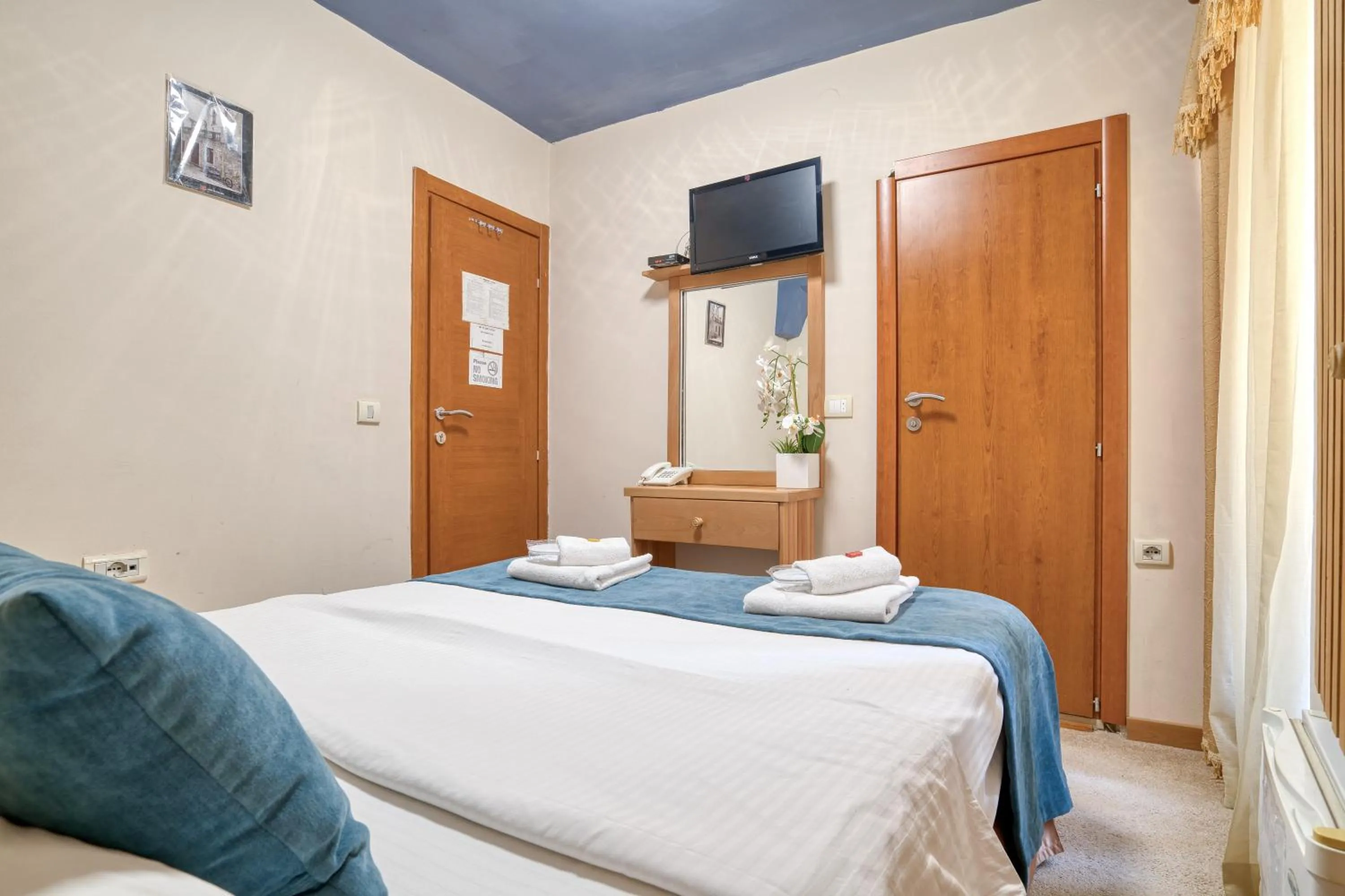 Bed in Hotel Rendez Vous