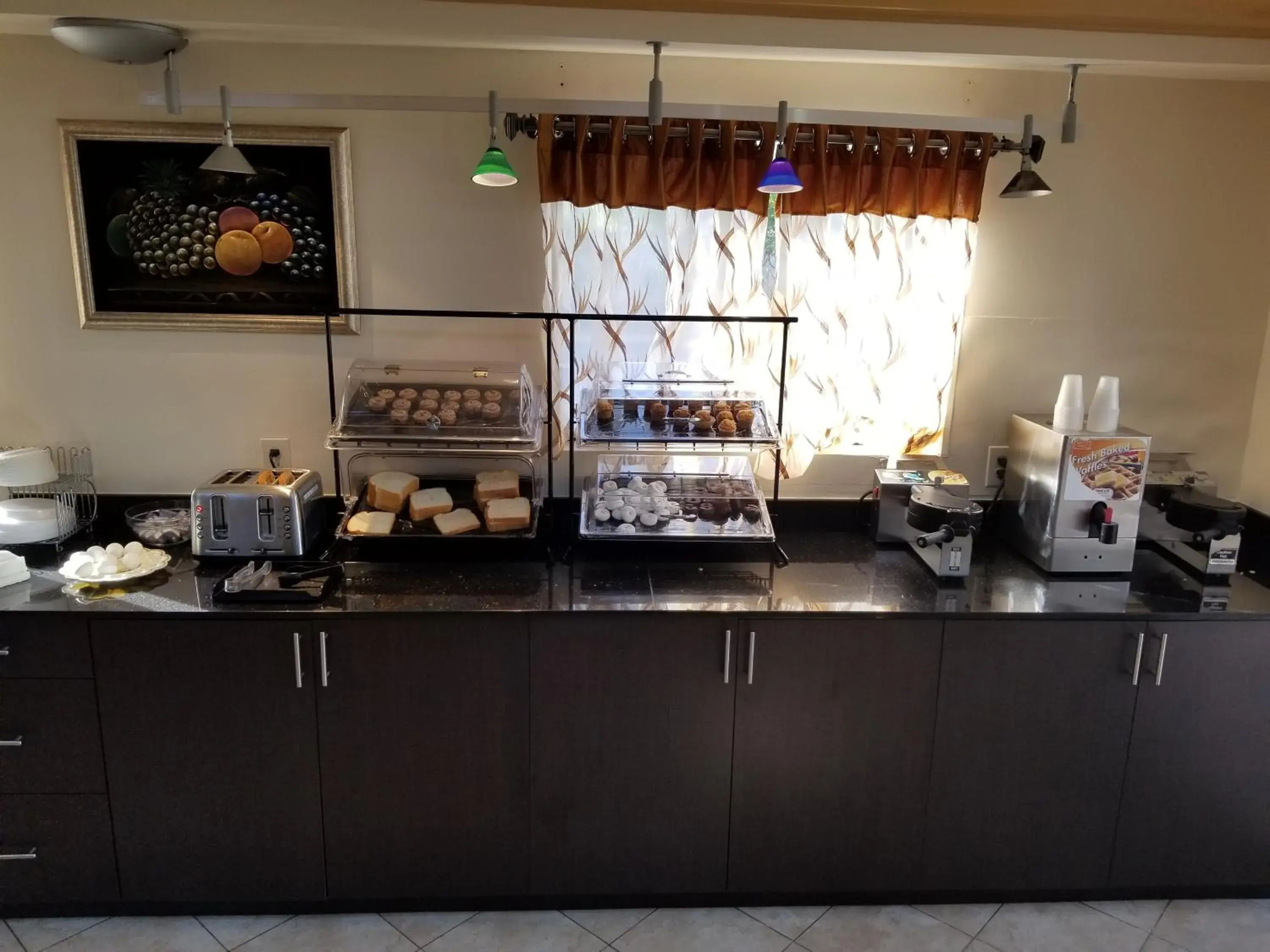 Breakfast in Americas Best Value Inn Fort Myers Breakfast in Americas Best Value Inn Fort Myers