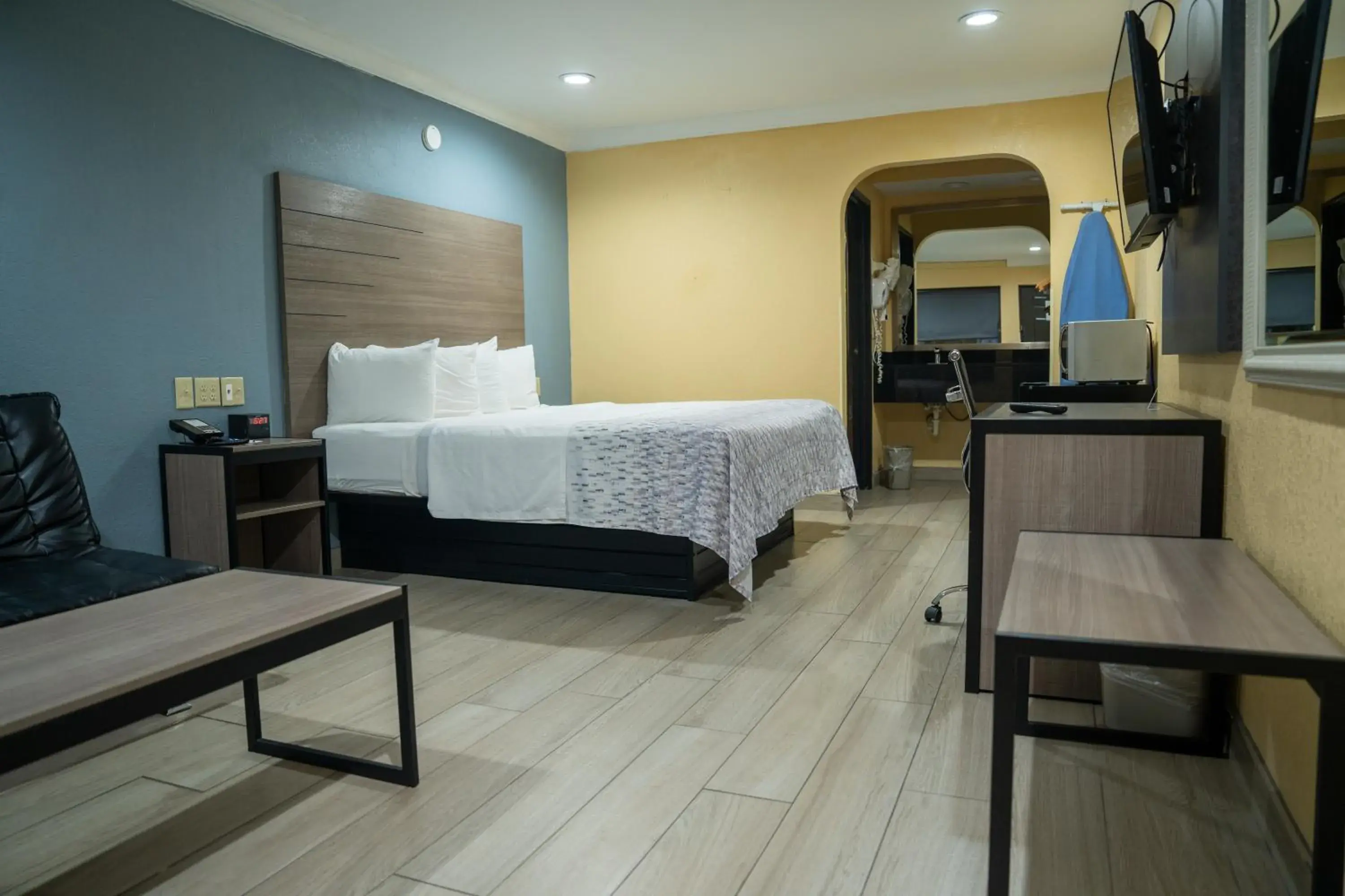 Bed in Americas Best Value Inn Fort Myers Bed in Americas Best Value Inn Fort Myers