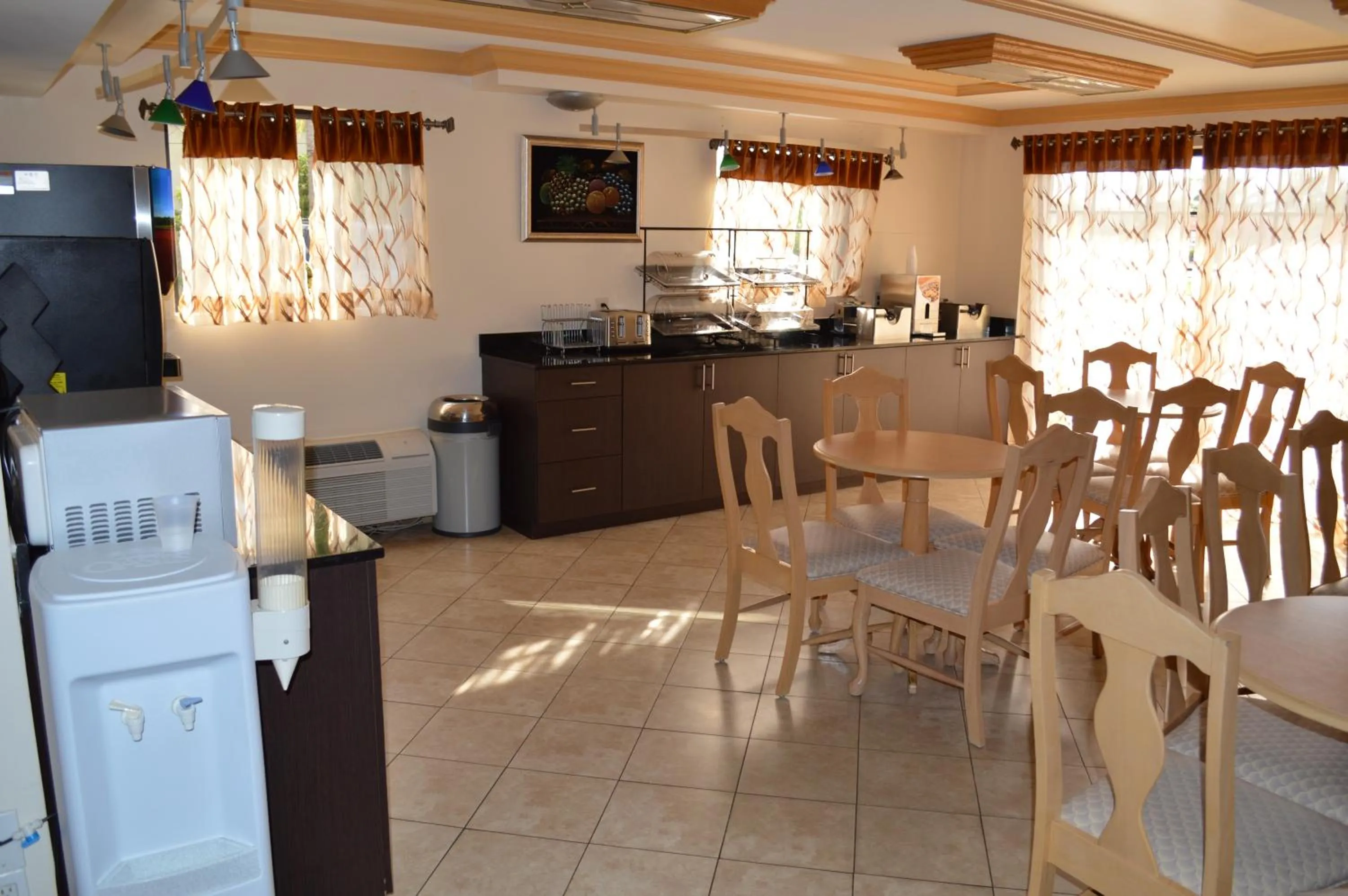 Continental breakfast in Americas Best Value Inn Fort Myers