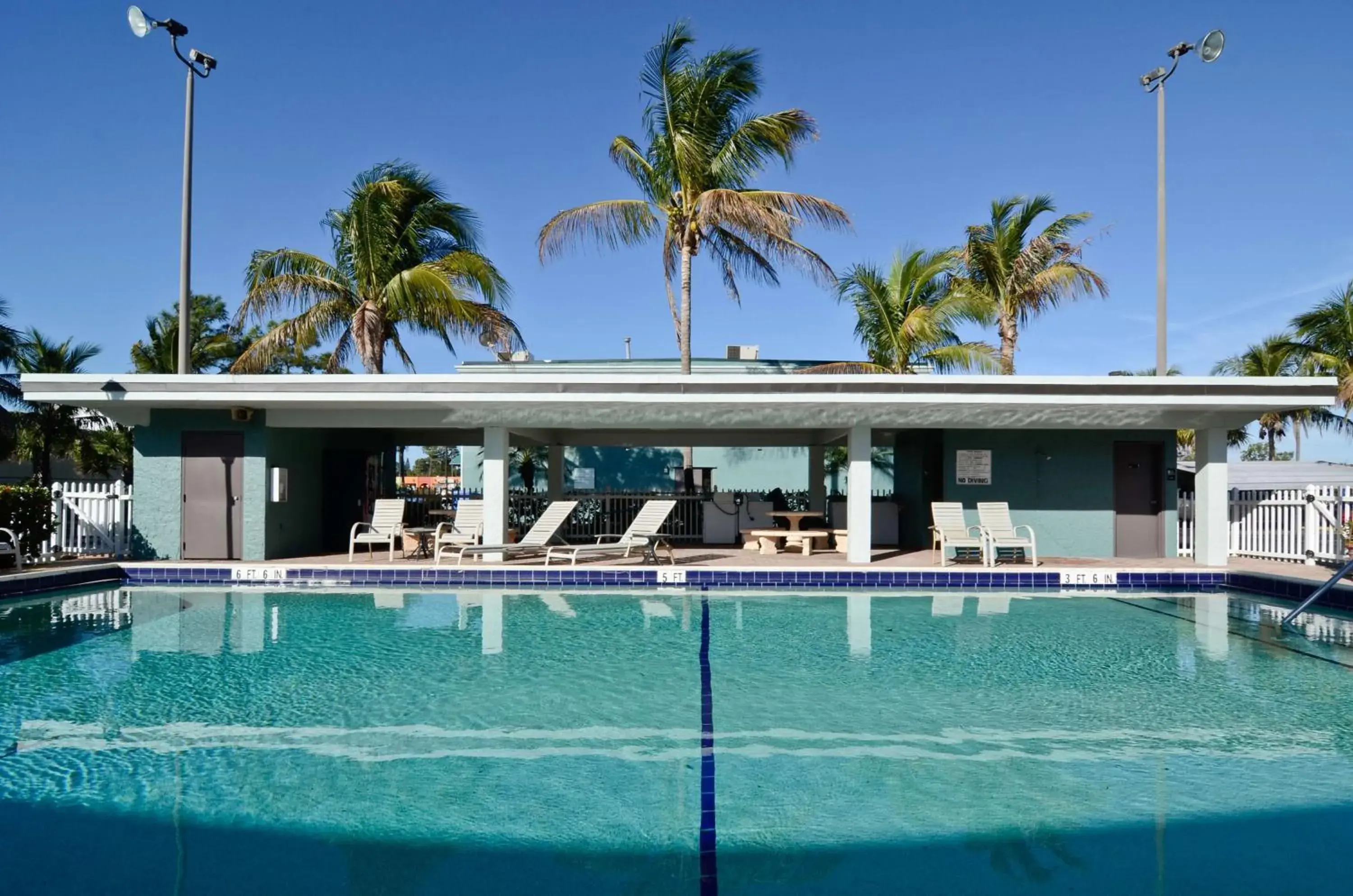 Swimming pool in Americas Best Value Inn Fort Myers Swimming pool in Americas Best Value Inn Fort Myers