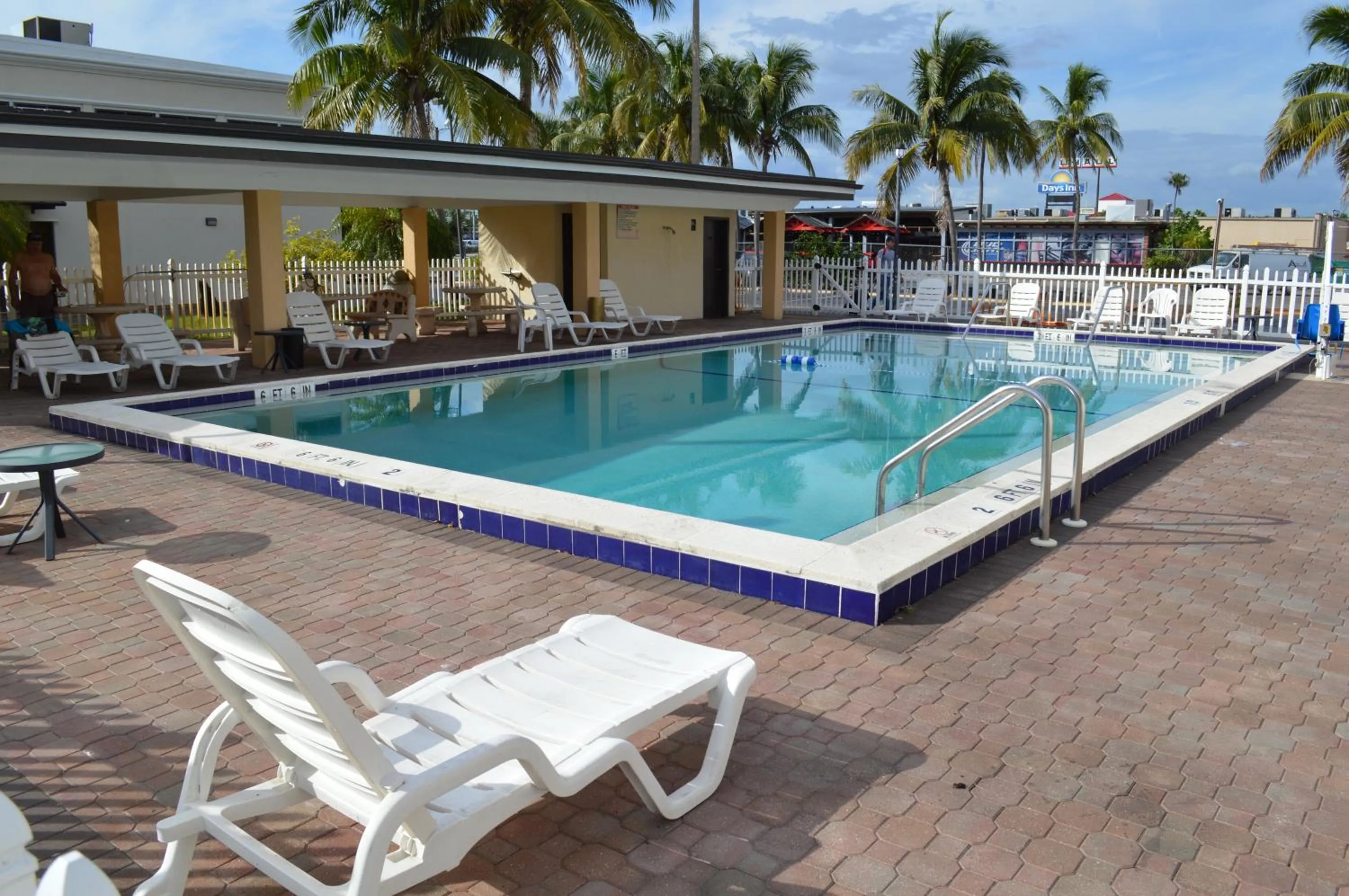 Swimming pool in Americas Best Value Inn Fort Myers