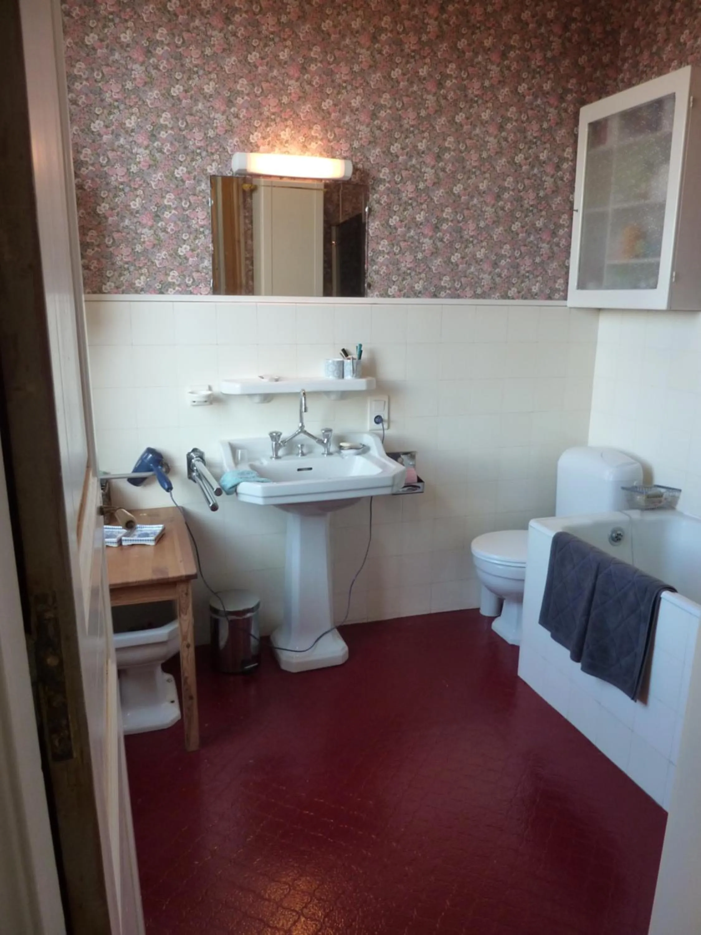 Bathroom in les camélias