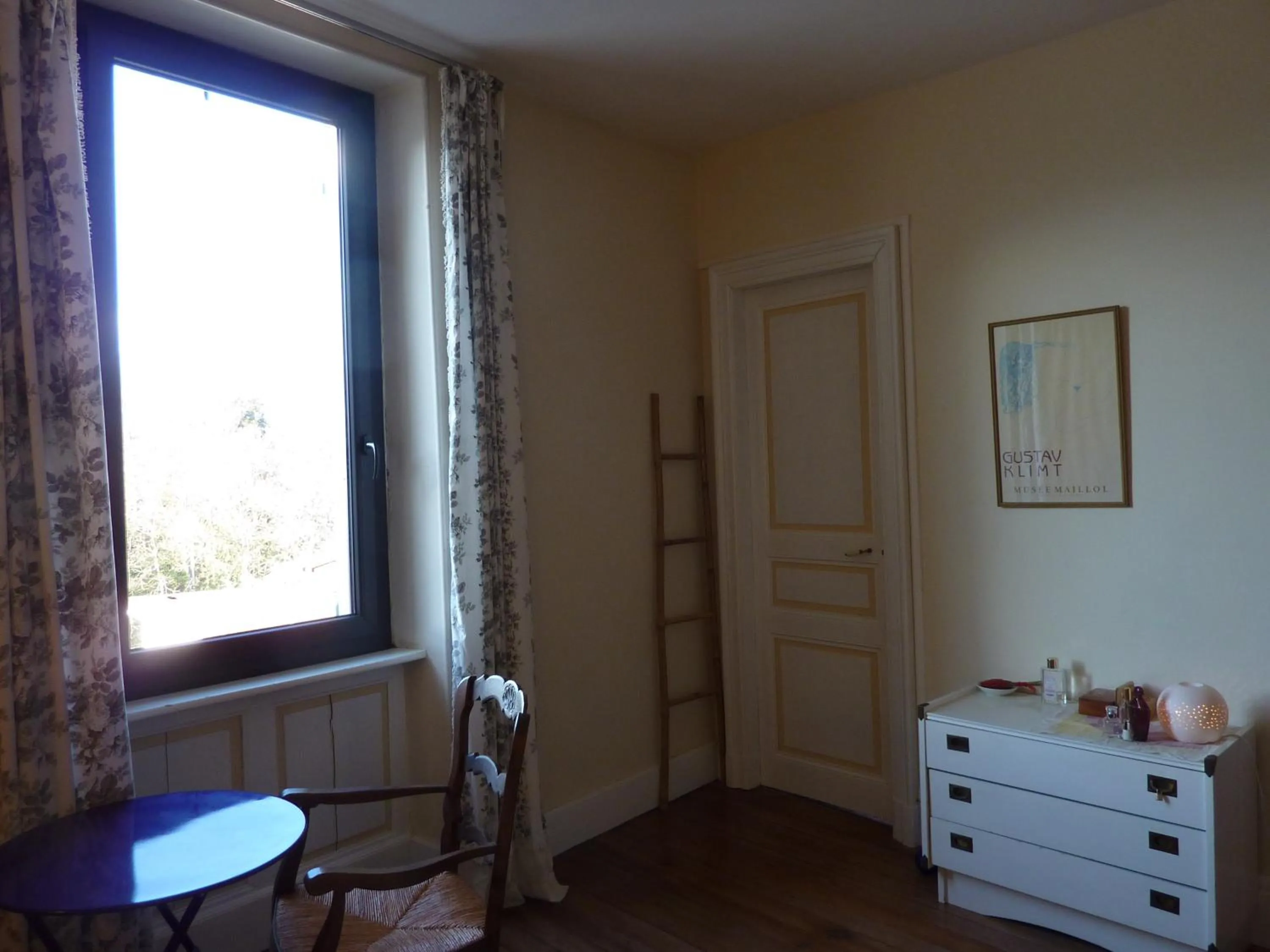 Bedroom in les camélias