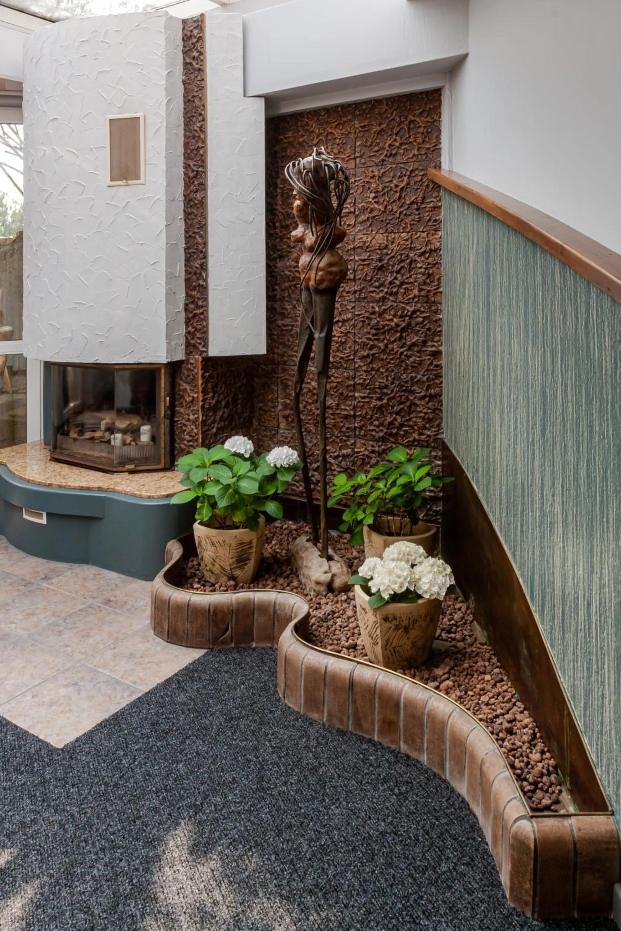 Communal lounge/ TV room in Boutique Hotel Roja