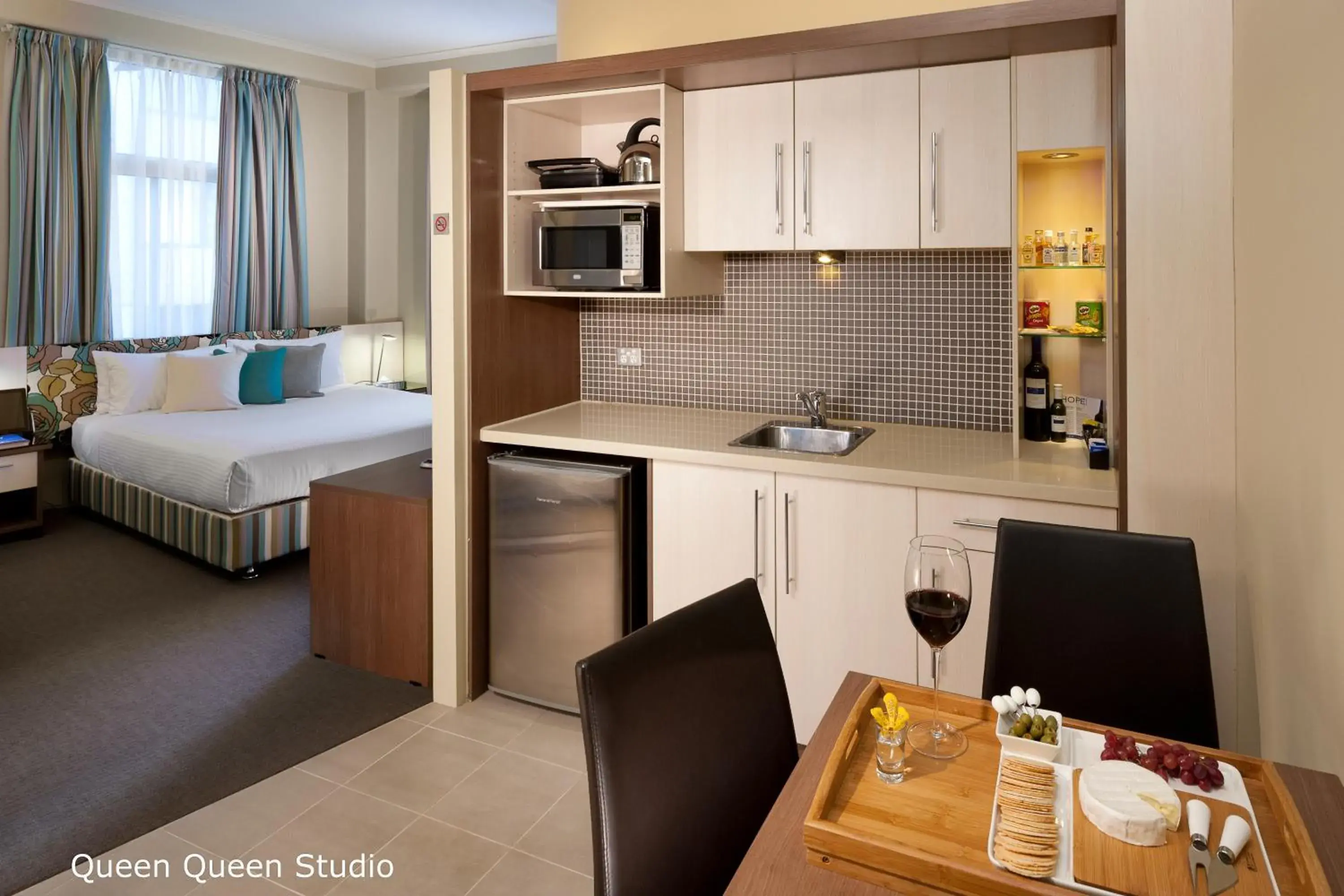 Kitchen or kitchenette, Bed in Best Western Plus Hotel Stellar Kitchen or kitchenette, Bed in Best Western Plus Hotel Stellar