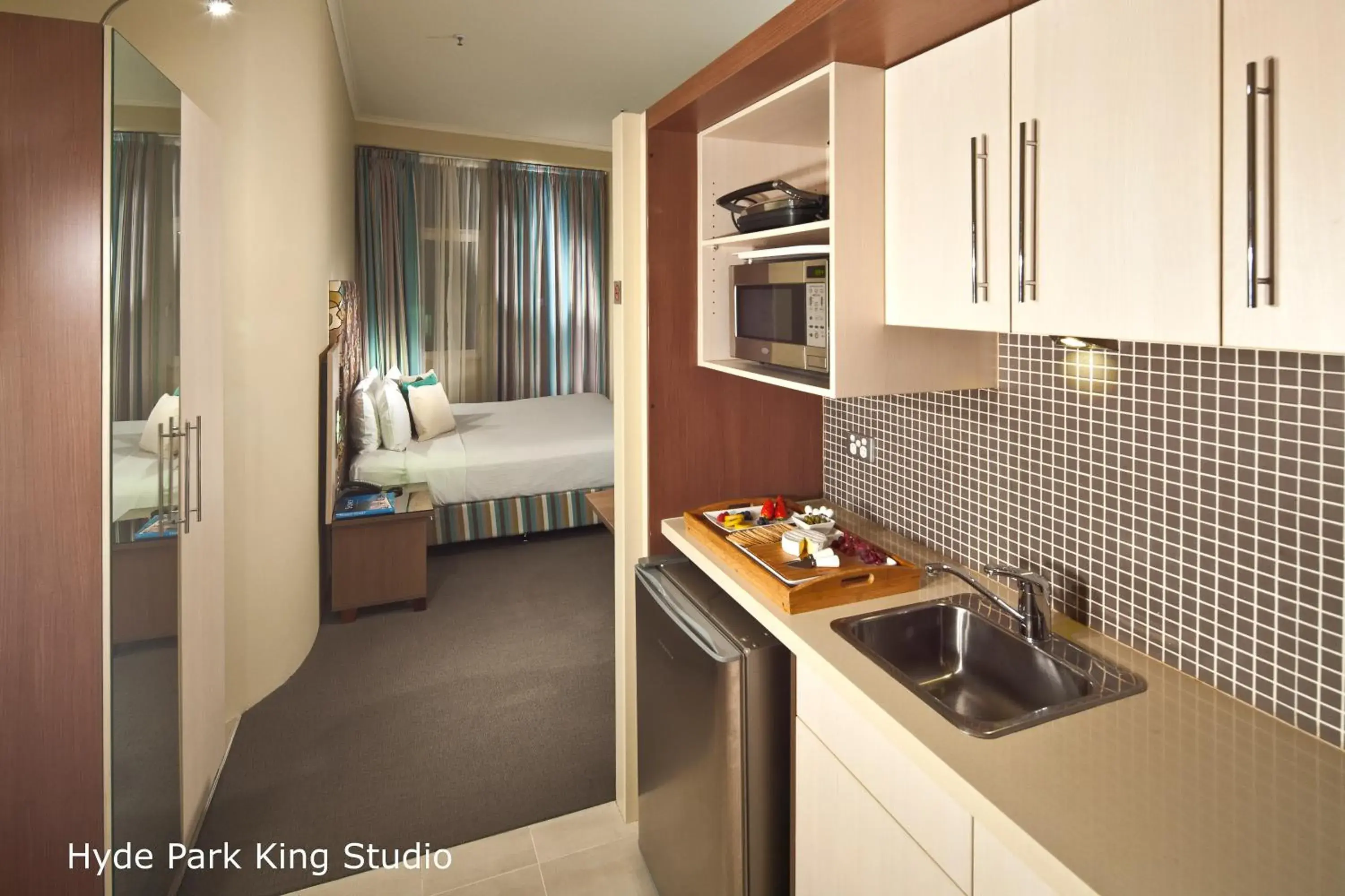 Kitchen or kitchenette, Bed in Best Western Plus Hotel Stellar Kitchen or kitchenette, Bed in Best Western Plus Hotel Stellar