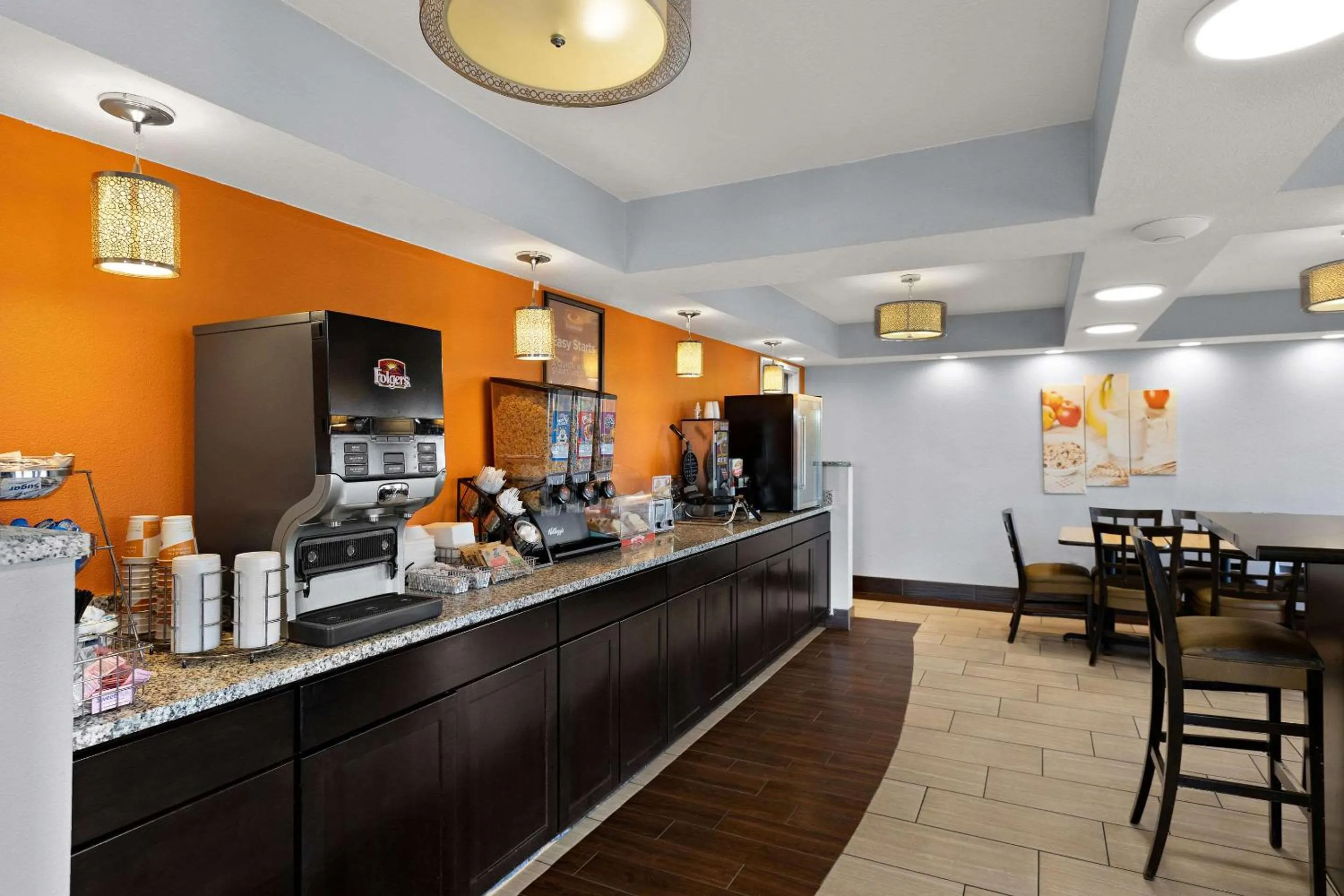 Breakfast in Econo Lodge White Pine Morristown I-81 & I-40 Split