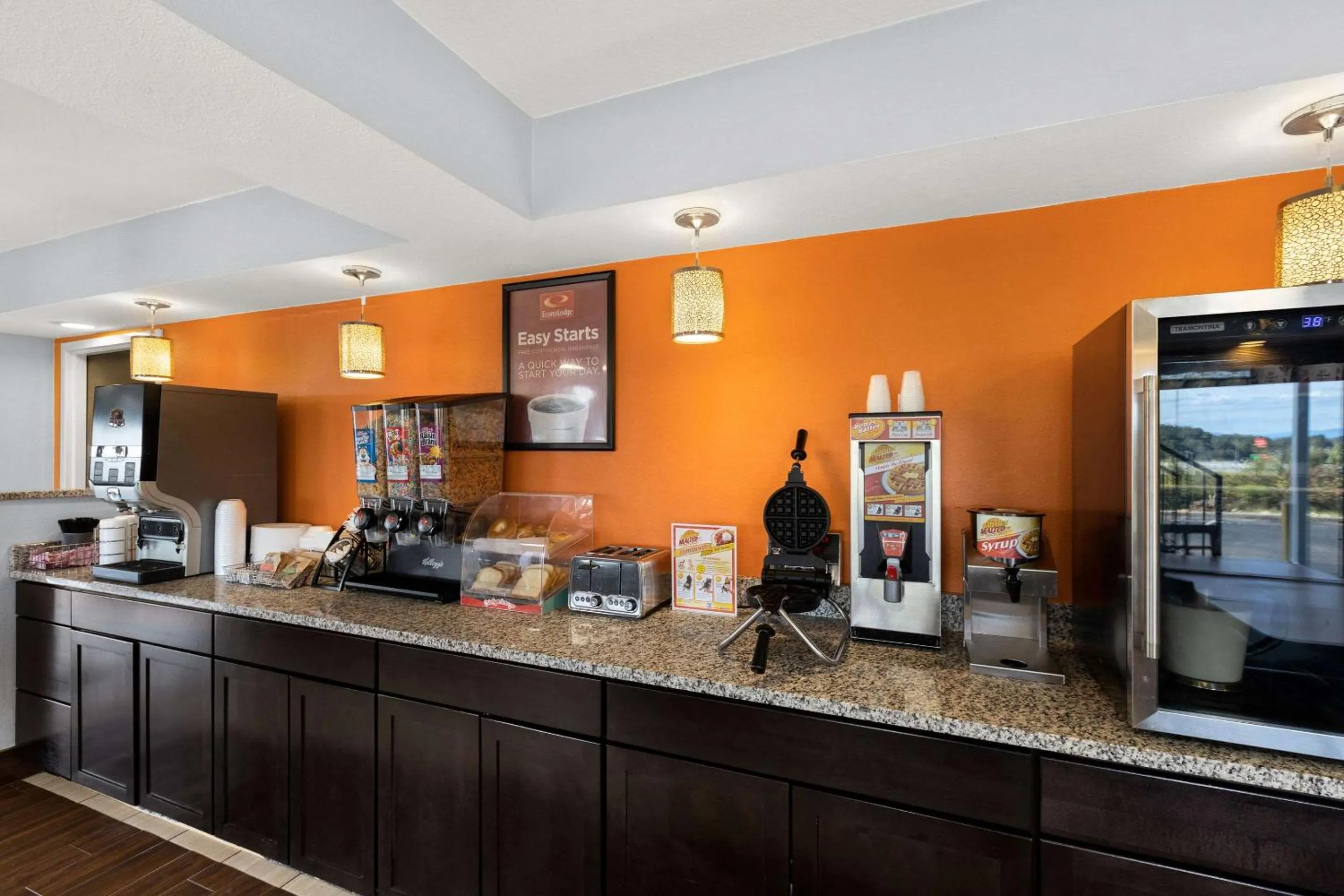 Breakfast in Econo Lodge White Pine Morristown I-81 & I-40 Split