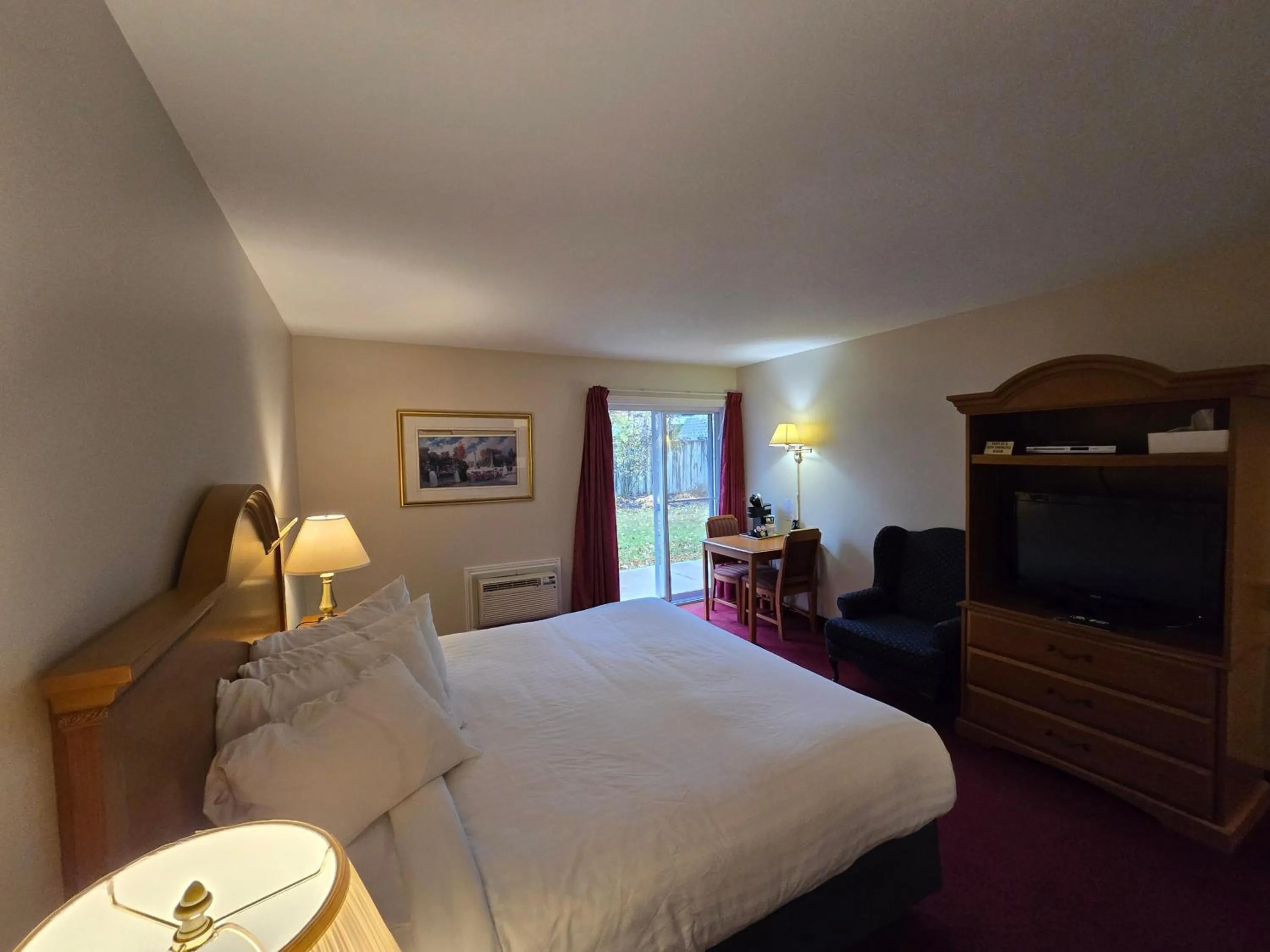 Bed in Travelodge by Wyndham Port Elgin