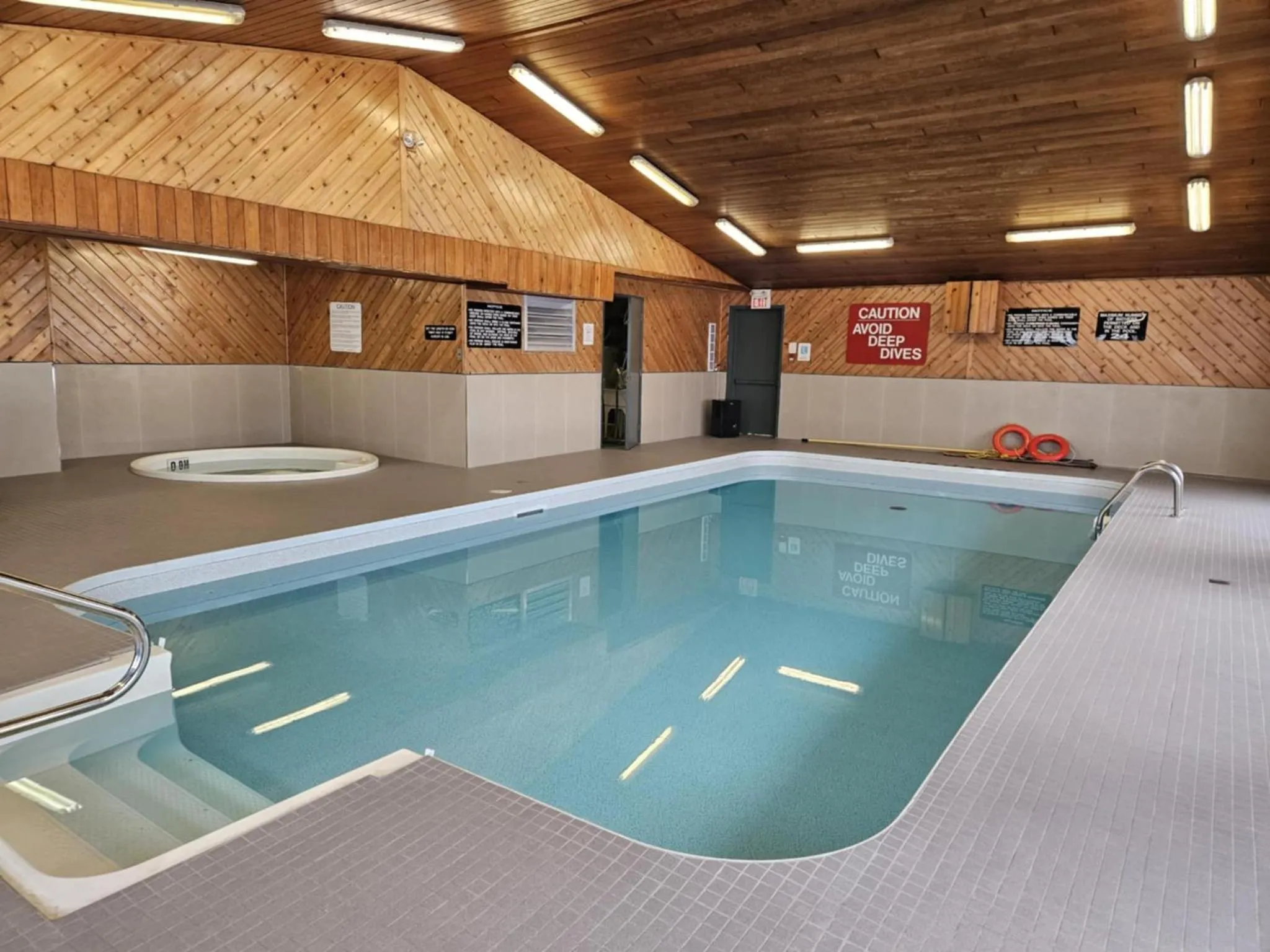 Swimming pool in Travelodge by Wyndham Port Elgin