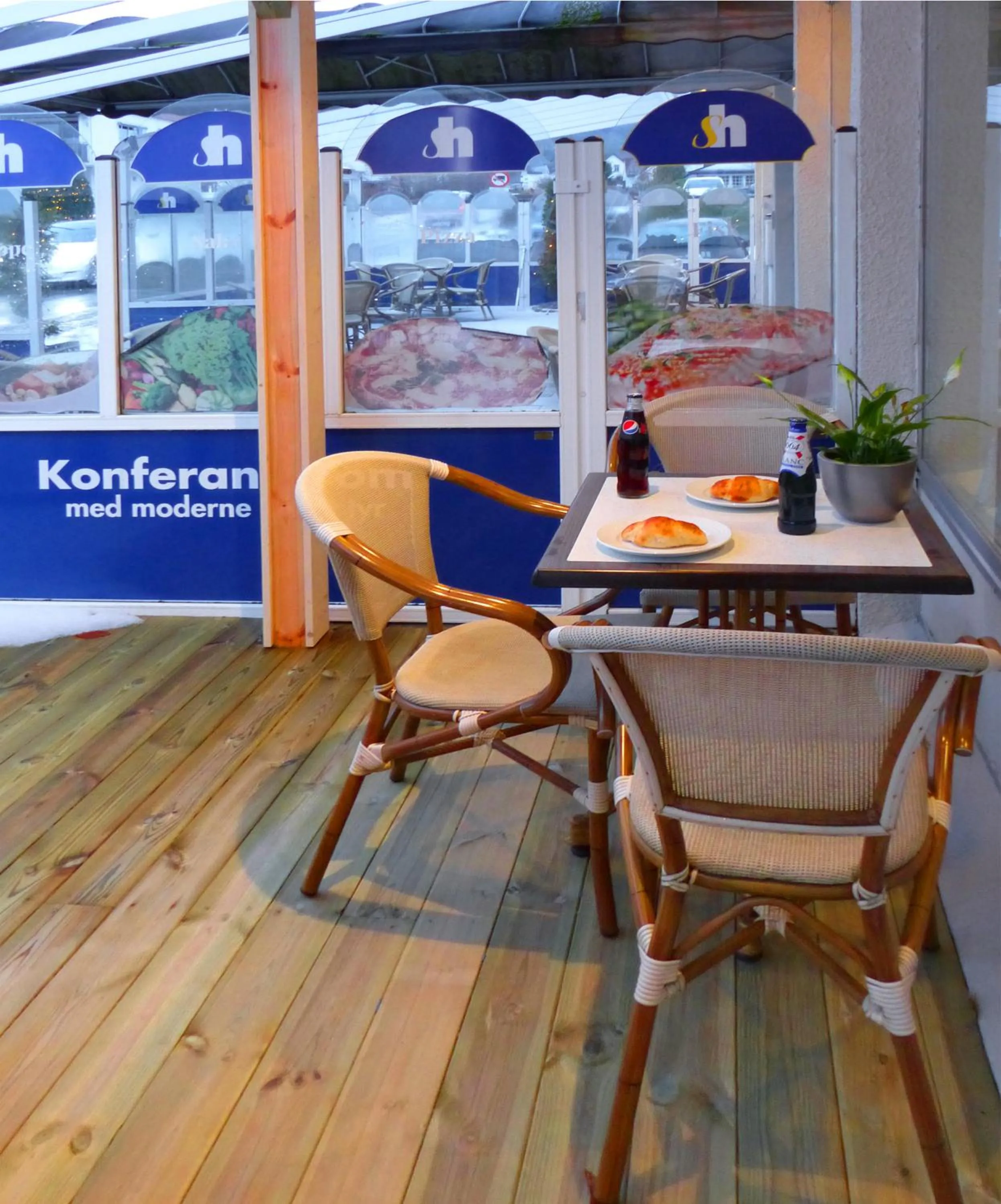 Restaurant/places to eat in Sentrum Hotel