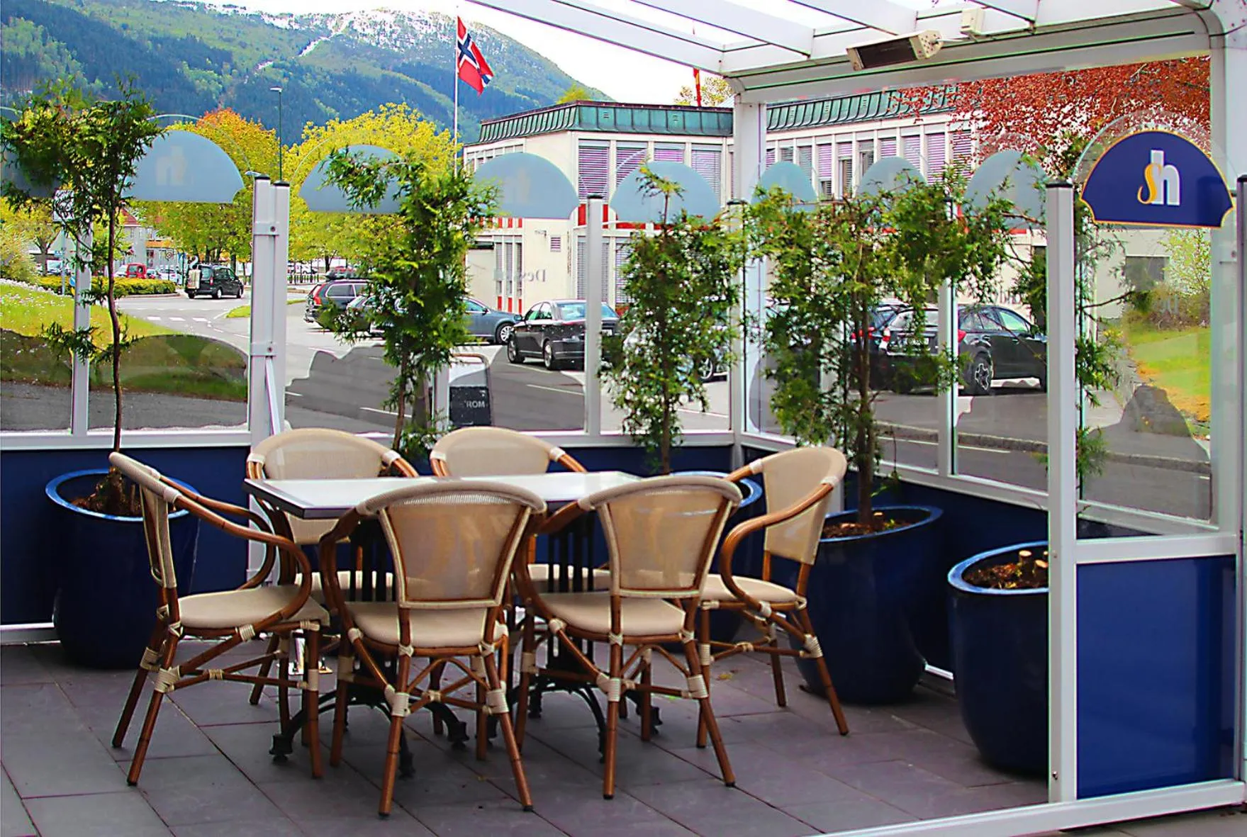 Restaurant/places to eat in Sentrum Hotel