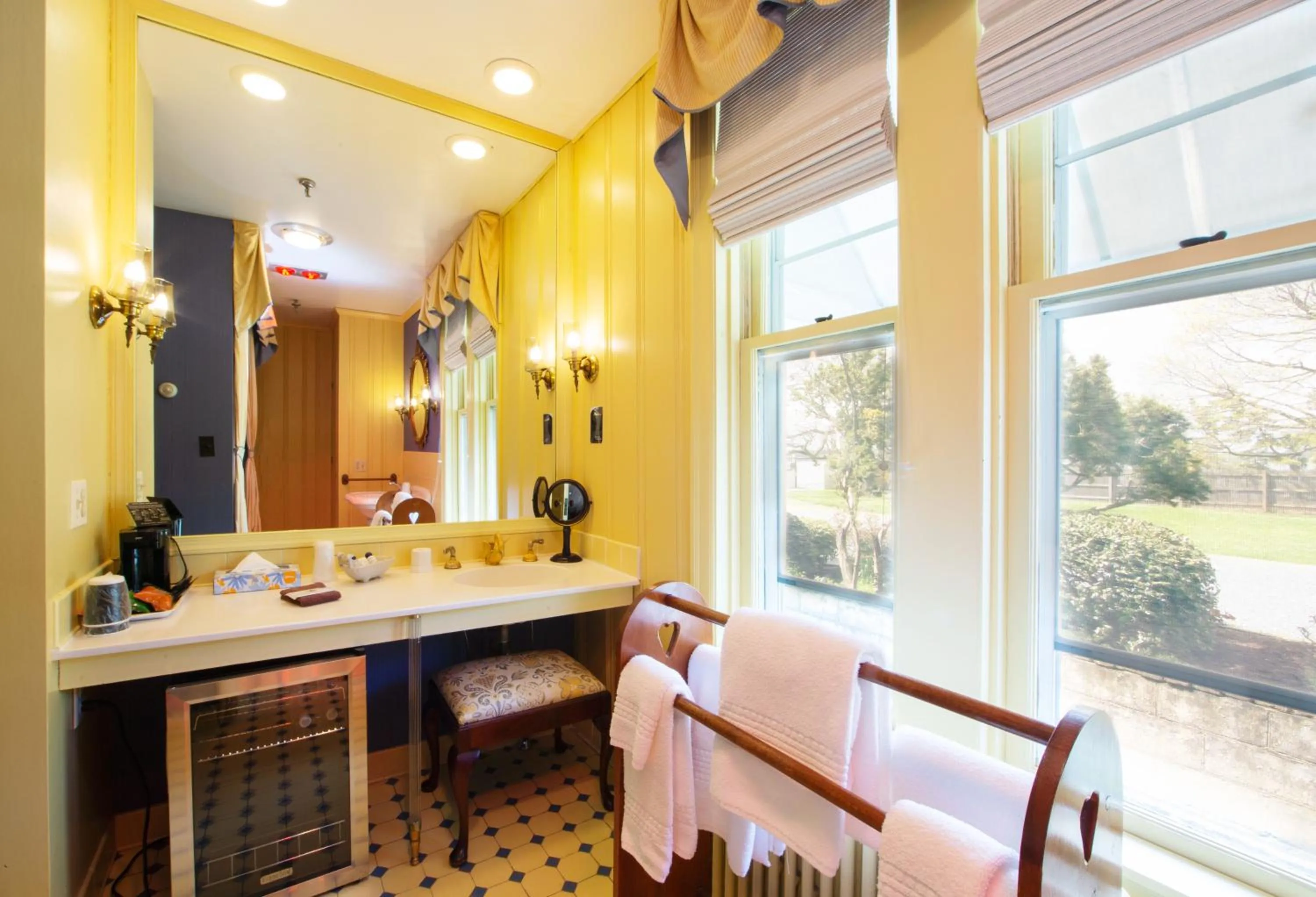 Suite with Bay View in Sandaway Suites & Beach