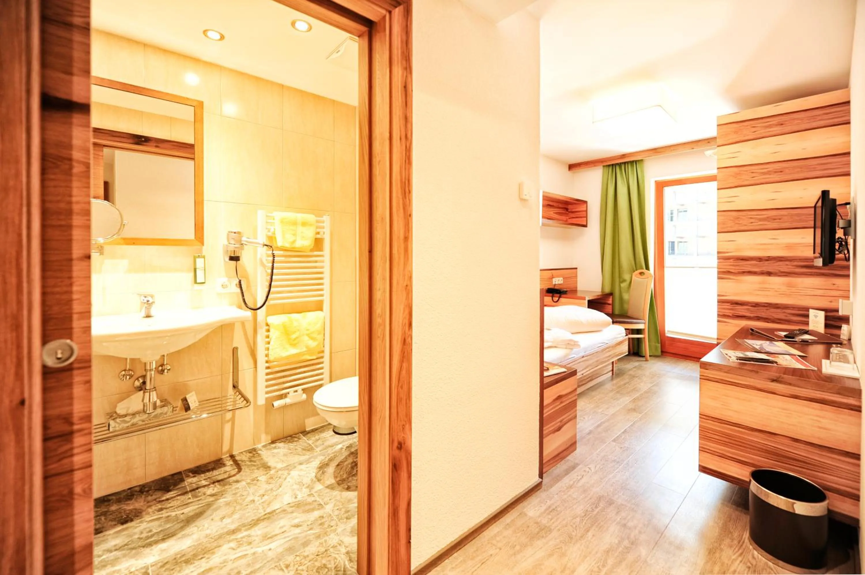 Bathroom, Bed in Hotel Arnika
