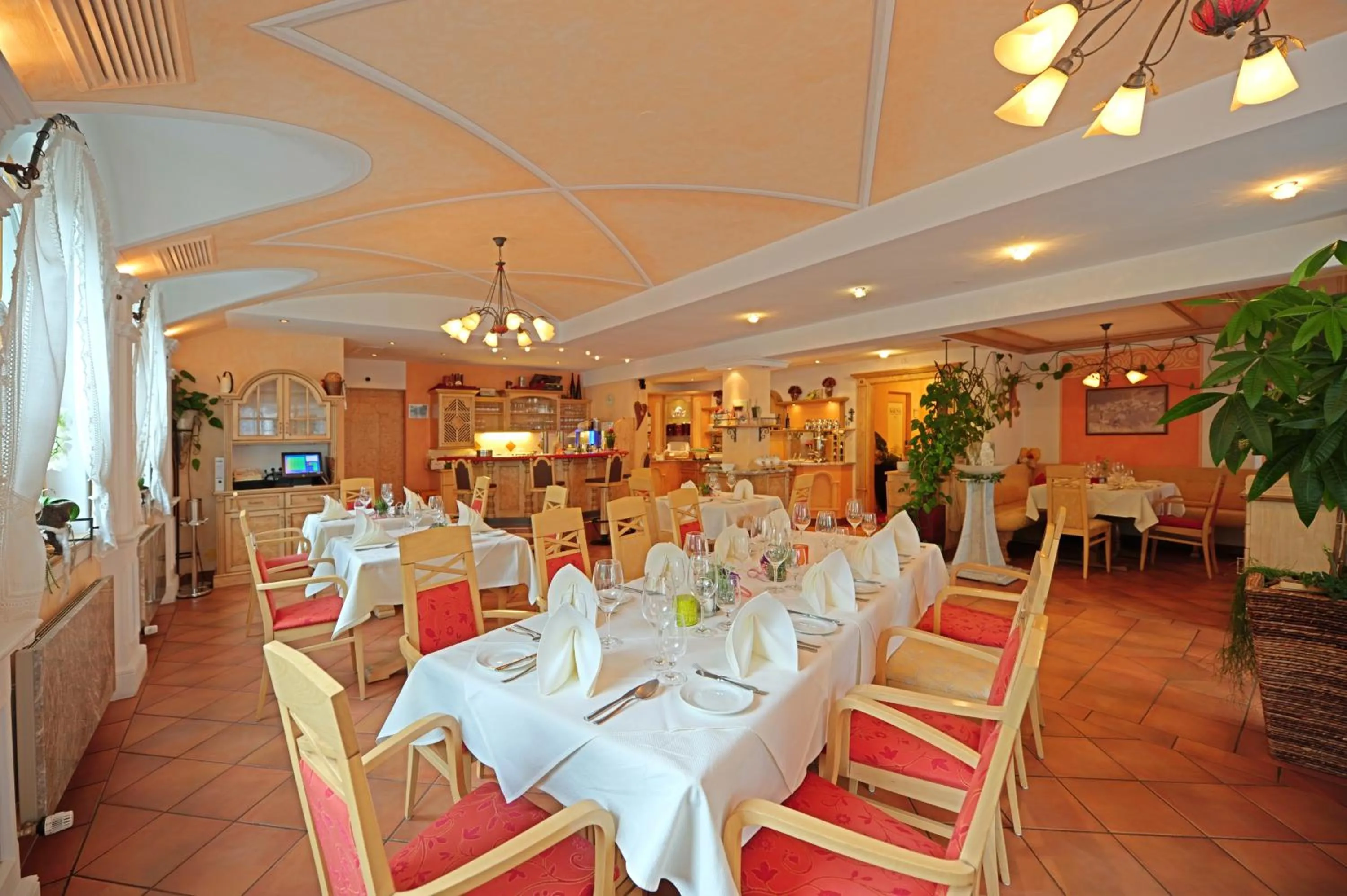 Restaurant/places to eat in Hotel Arnika