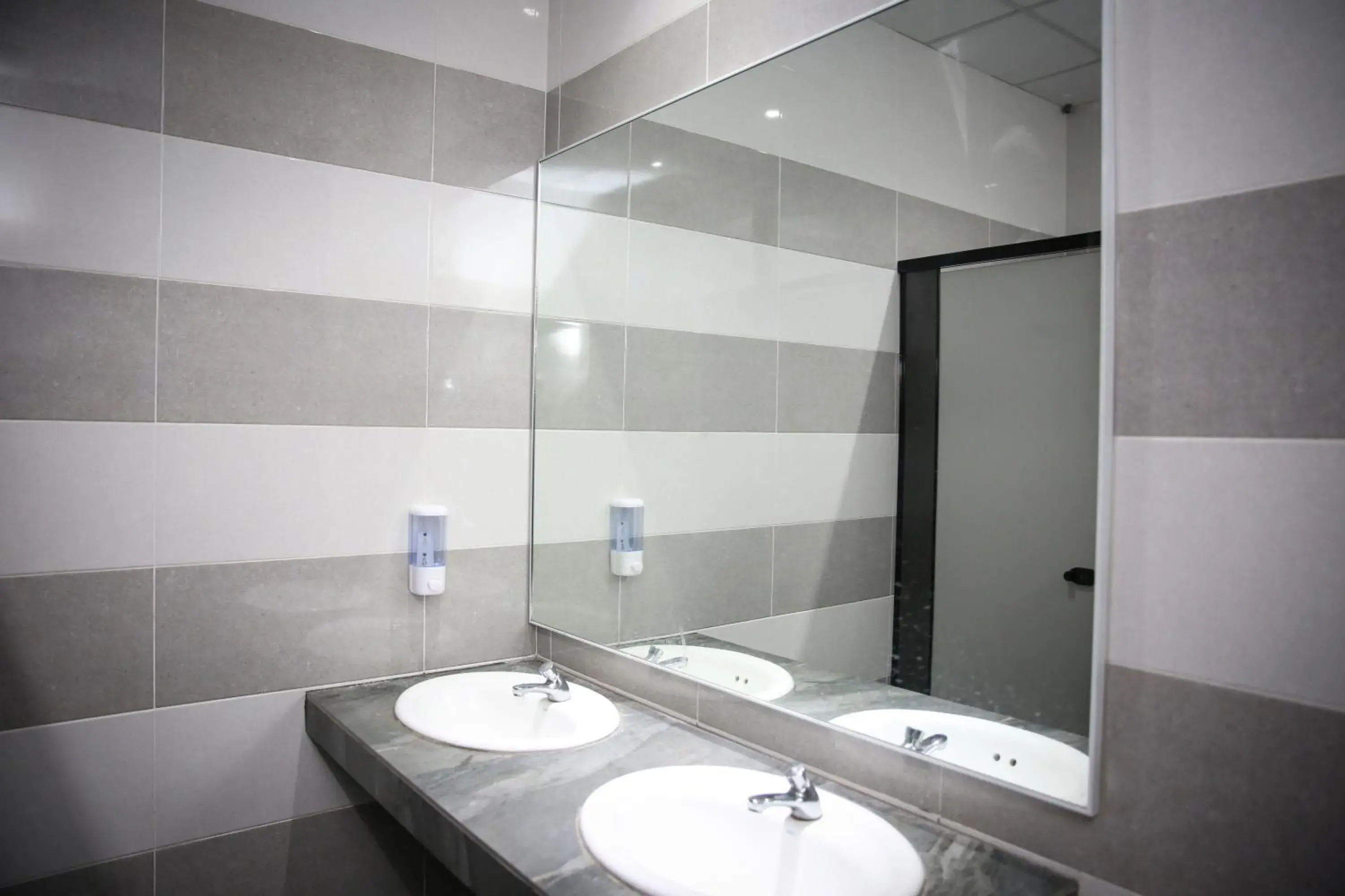 Double Room with Shared Bathroom in TBS Rest & Go Transit Motel Double Room with Shared Bathroom in TBS Rest & Go Transit Motel