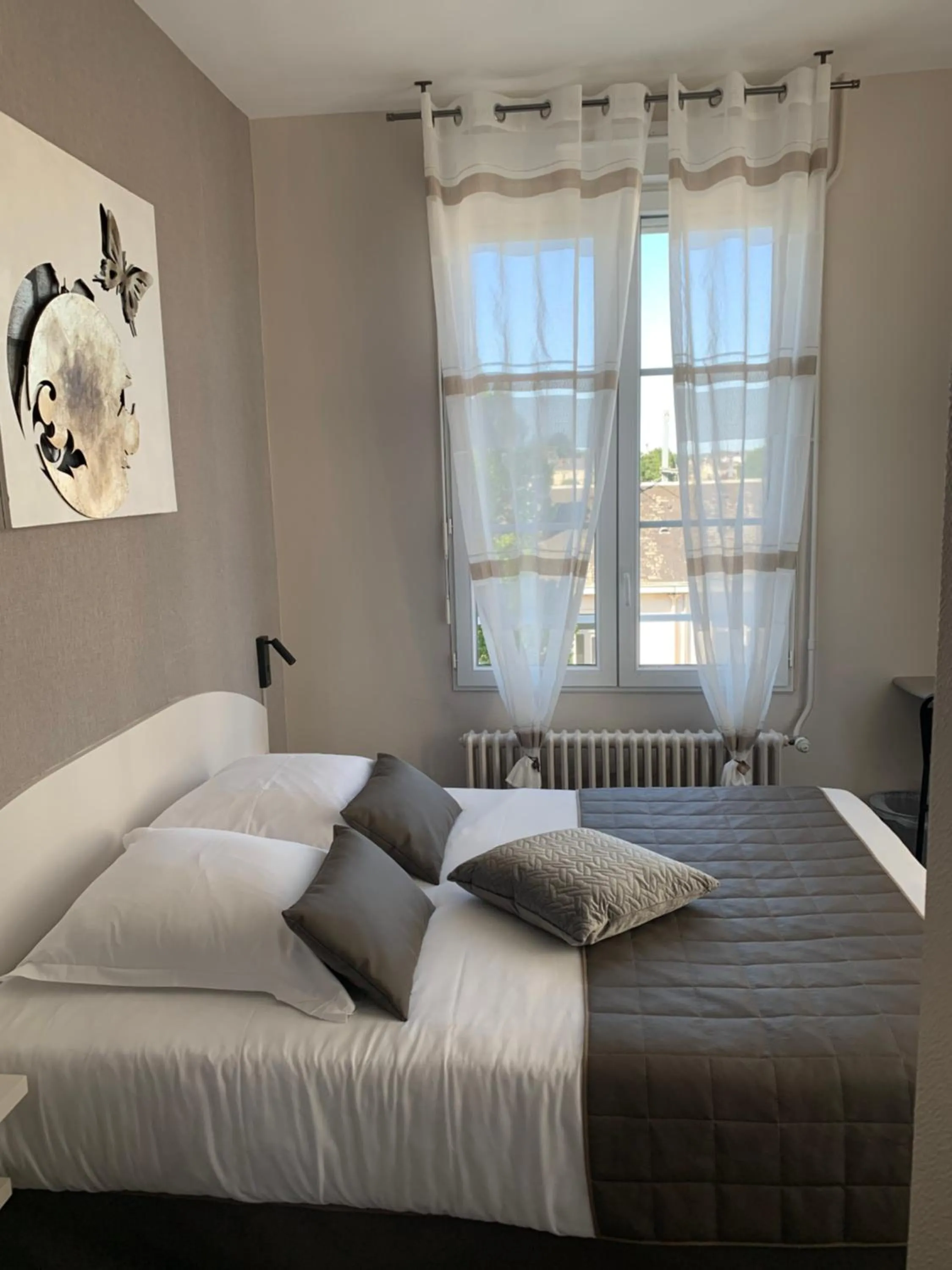 Double Room with Private Bathroom in L'Escale de la Gare