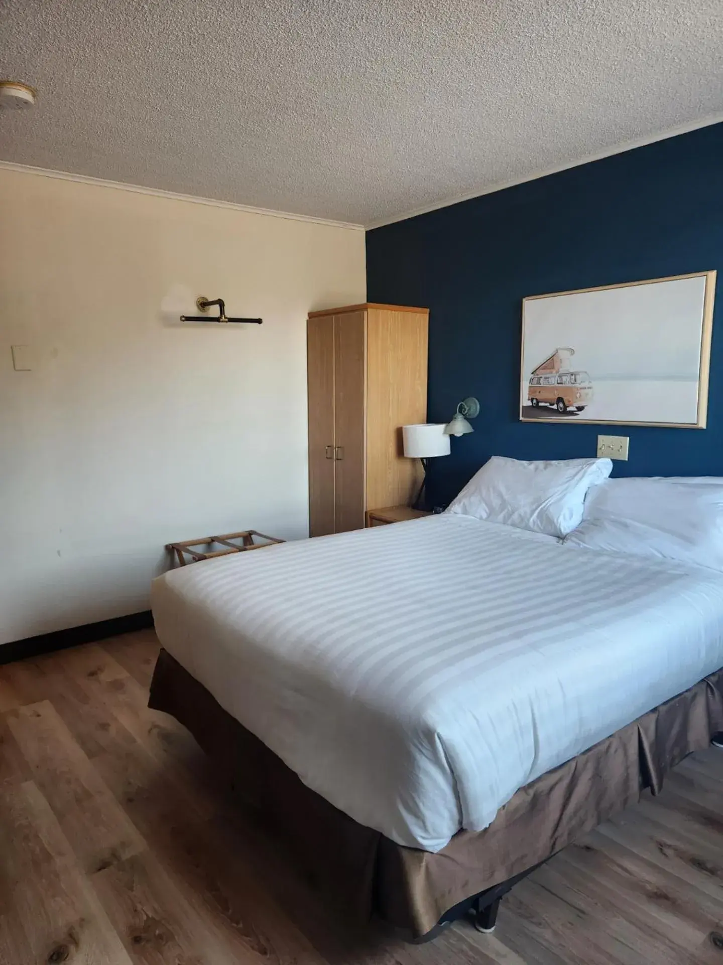 Queen Room with Kitchenette - Drive-Up/Non-Smoking in Travelodge by Wyndham Amherst Queen Room with Kitchenette - Drive-Up/Non-Smoking in Travelodge by Wyndham Amherst