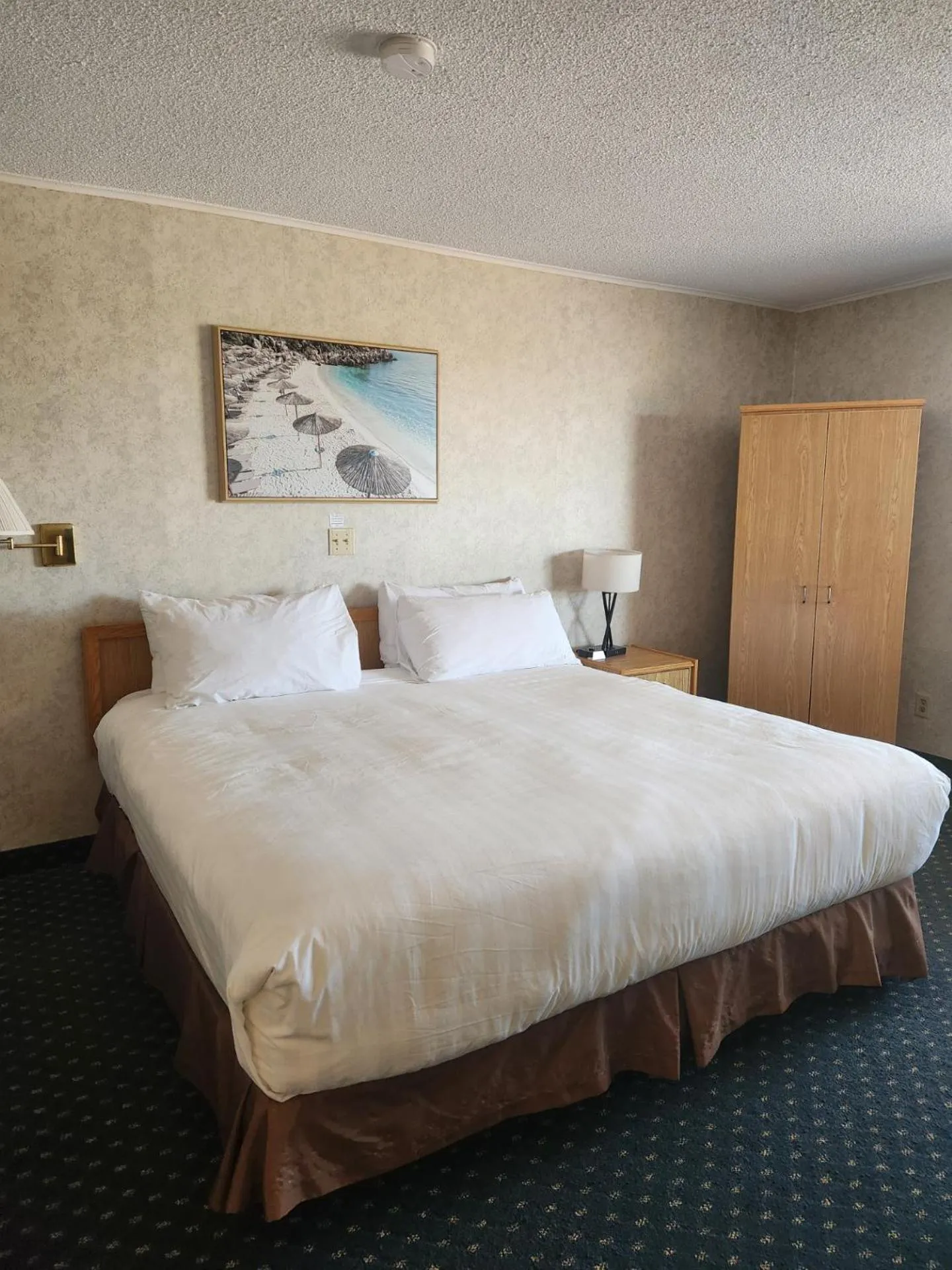 Bedroom, Bed in Travelodge by Wyndham Amherst