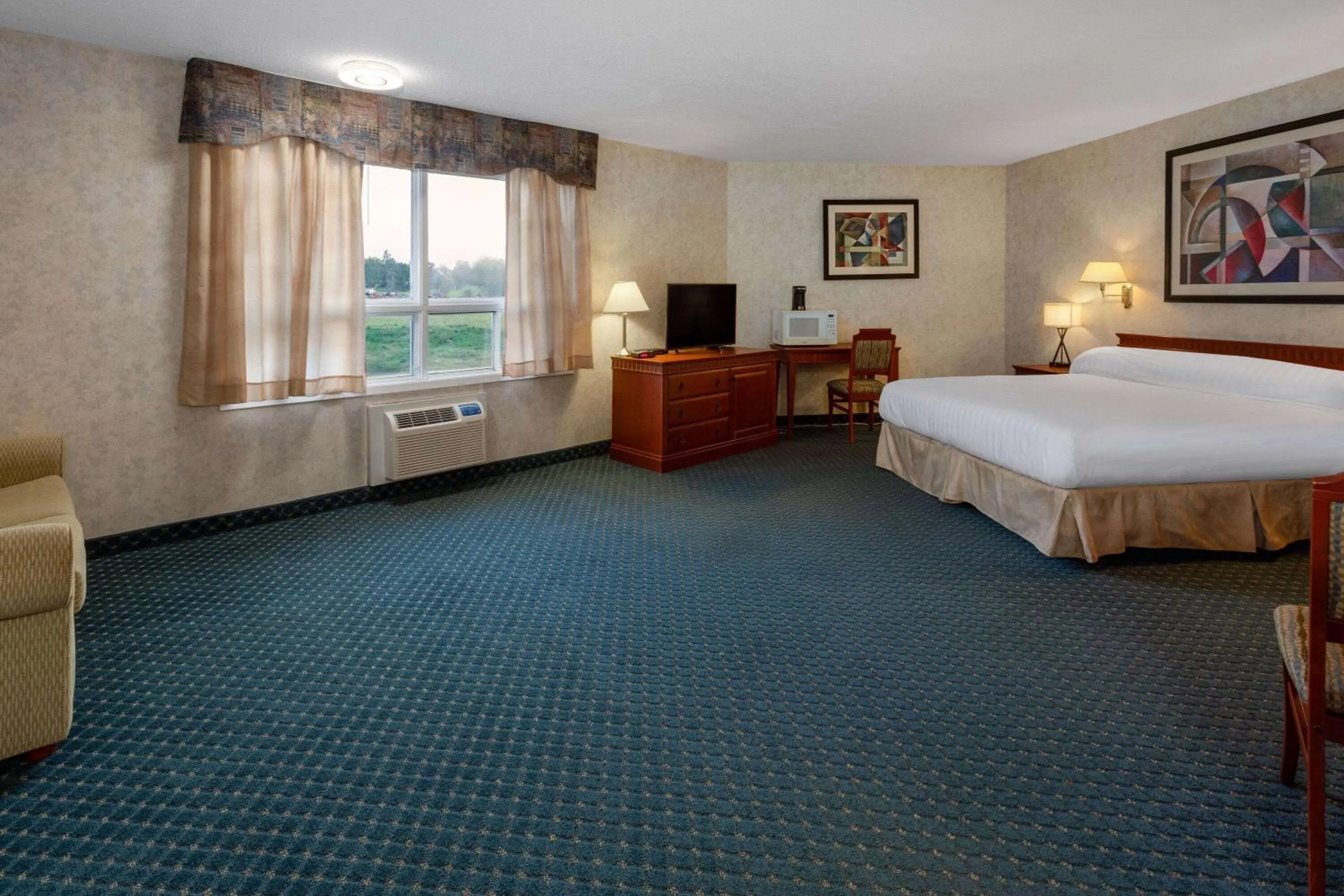 Photo of the whole room, Bed in Travelodge by Wyndham Amherst